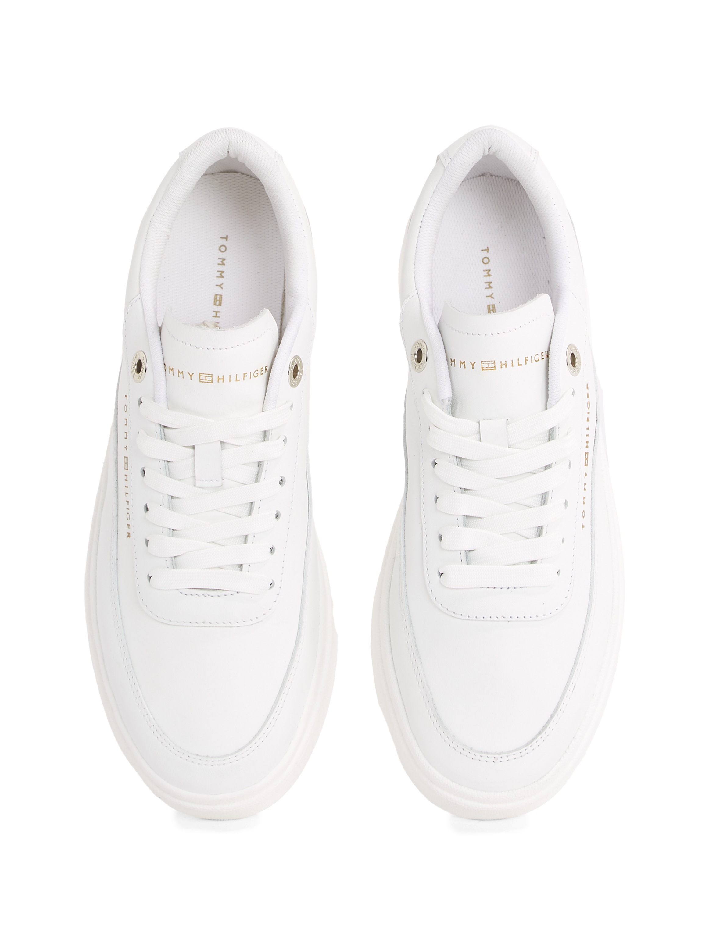 Tommy Hilfiger Plateausneaker »MODERN COURT SNEAKER LTHR«, Freizeitschuh, Halbschuh, Schnürschuh mit Kontrast-Logo