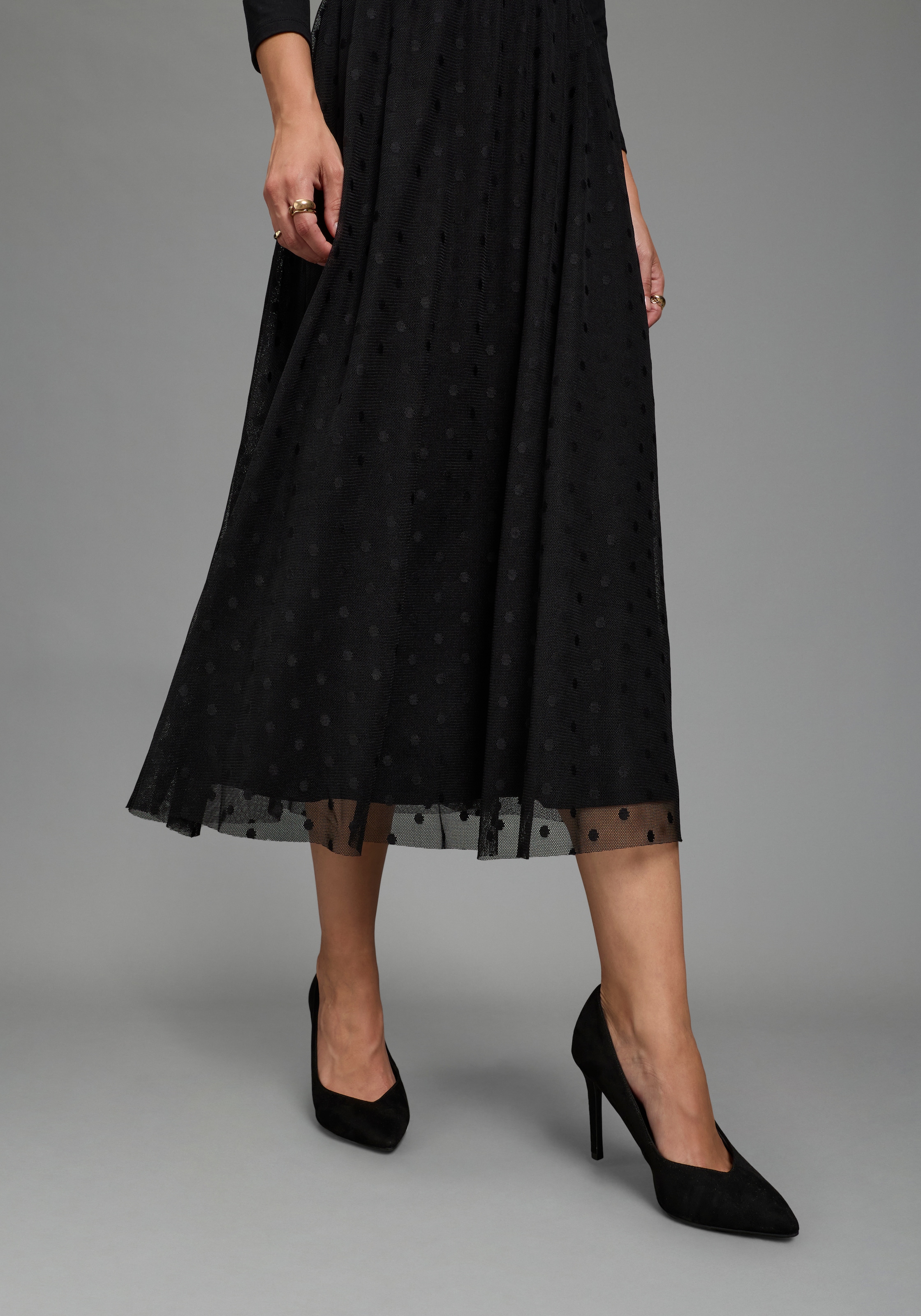 Laura Scott Abendkleid »in Midilänge mit Meshrock in Punkte-Design« figurbetonte Passform, Materialmix, Shirtware in kombination mit Mesh
