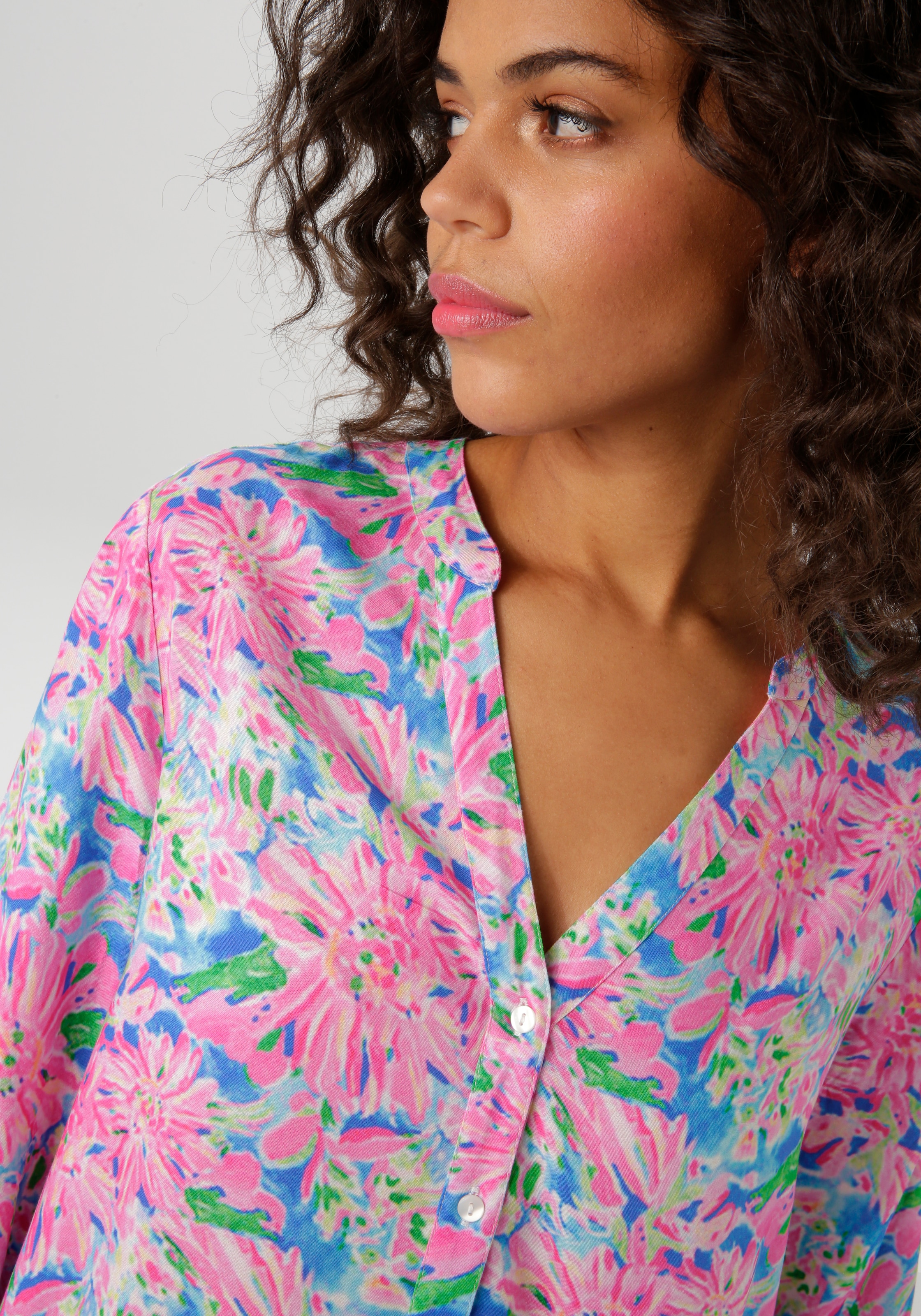 Aniston CASUAL Schlupfbluse, mit farbenfrohem, malerischen Blumendruck - NEUE KOLLEKTION