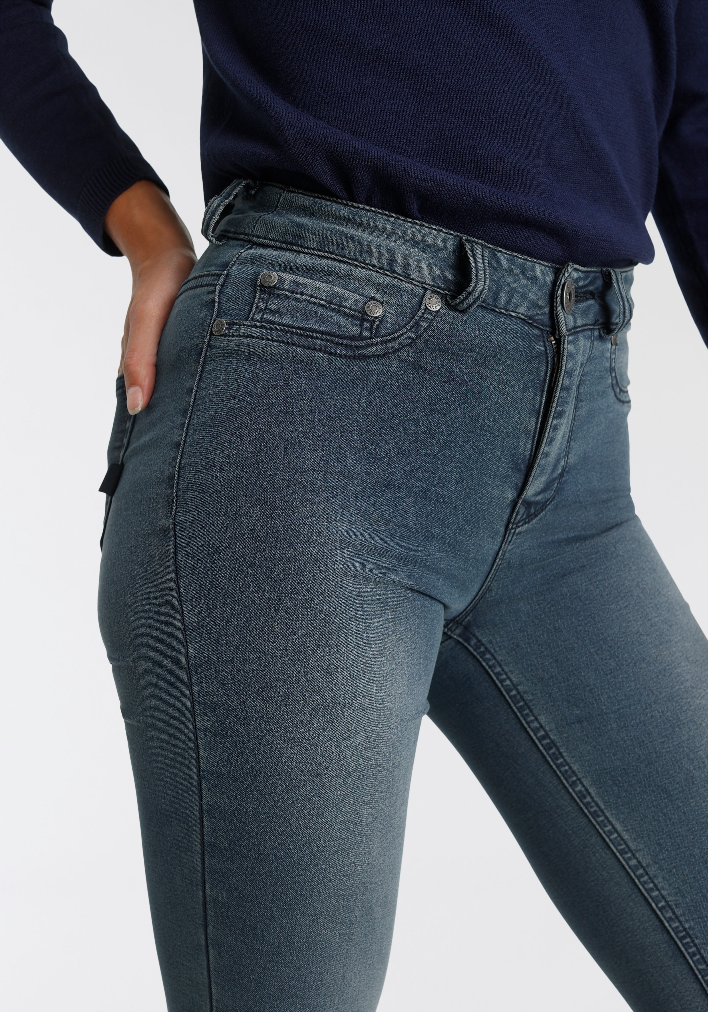 Thumbnail - Arizona Skinny-fit-Jeans "Ultra Stretch", extra-eng geschnittene Beinform, modische Used-Waschung