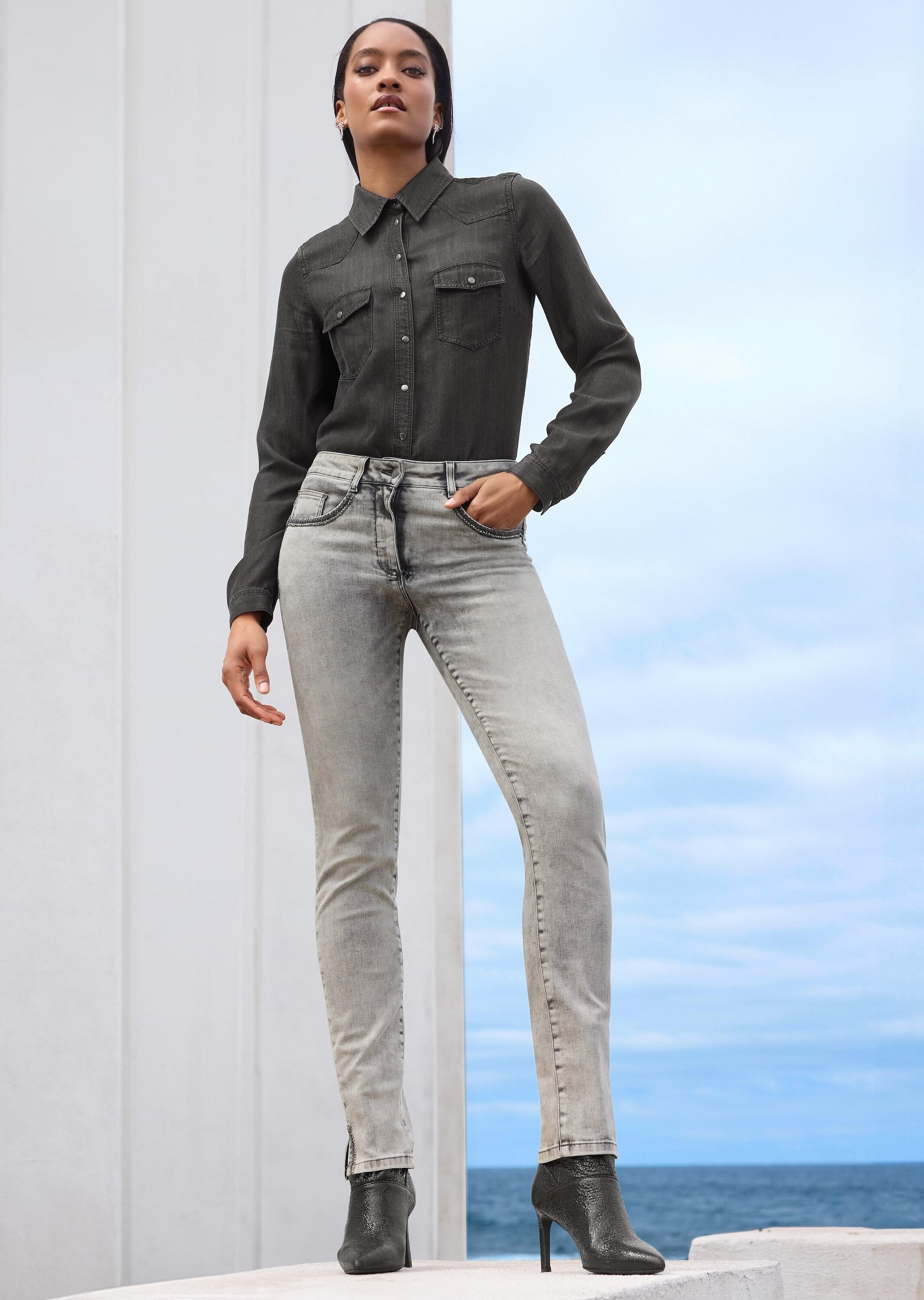 MADELEINE Regular-fit-Jeans »Hose Schmale Jeans mit Strass und Stickerei«