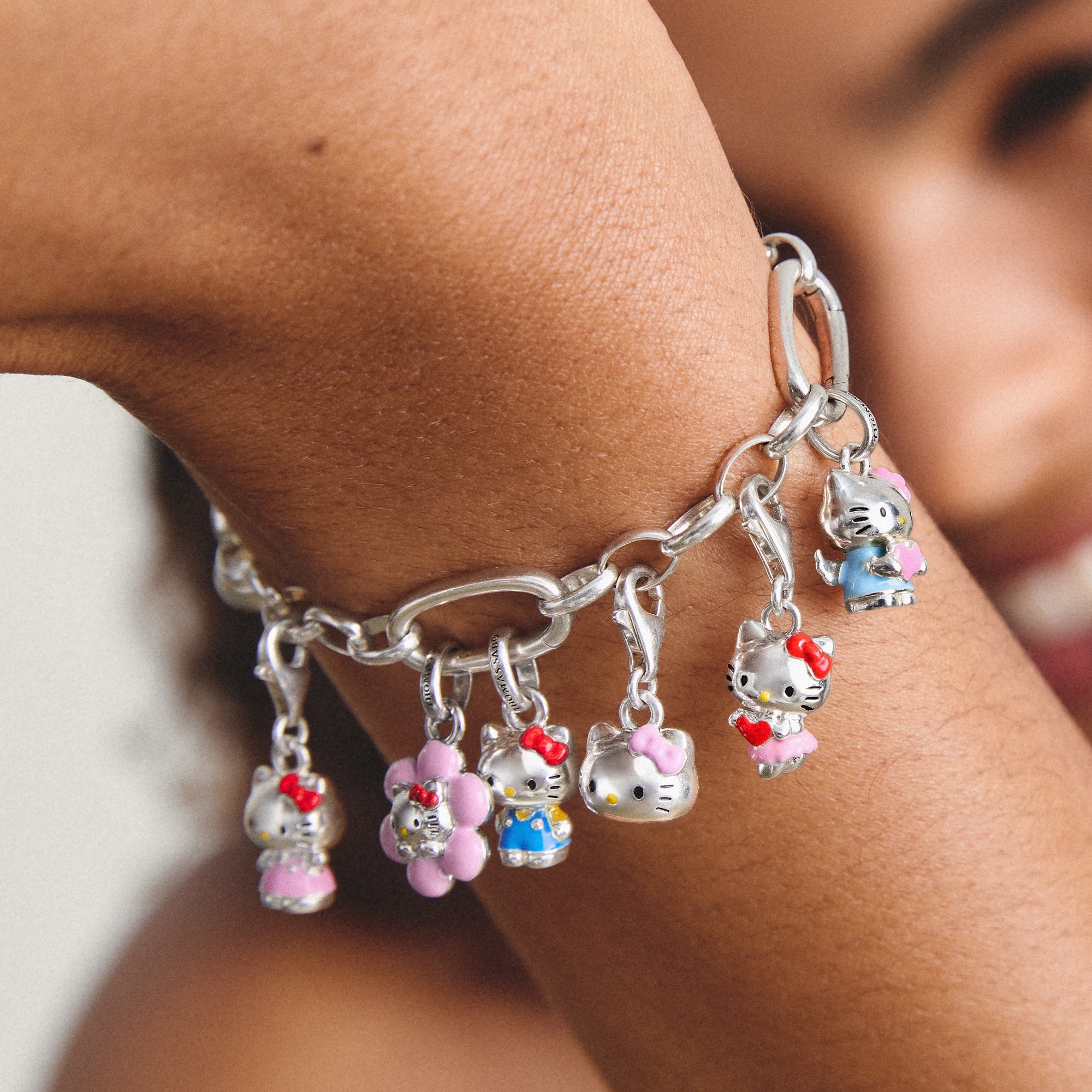 THOMAS SABO Charm-Einhänger »THOMAS SABO ♡ Hello Kitty Charm Engel-Design - Connect« Emaille