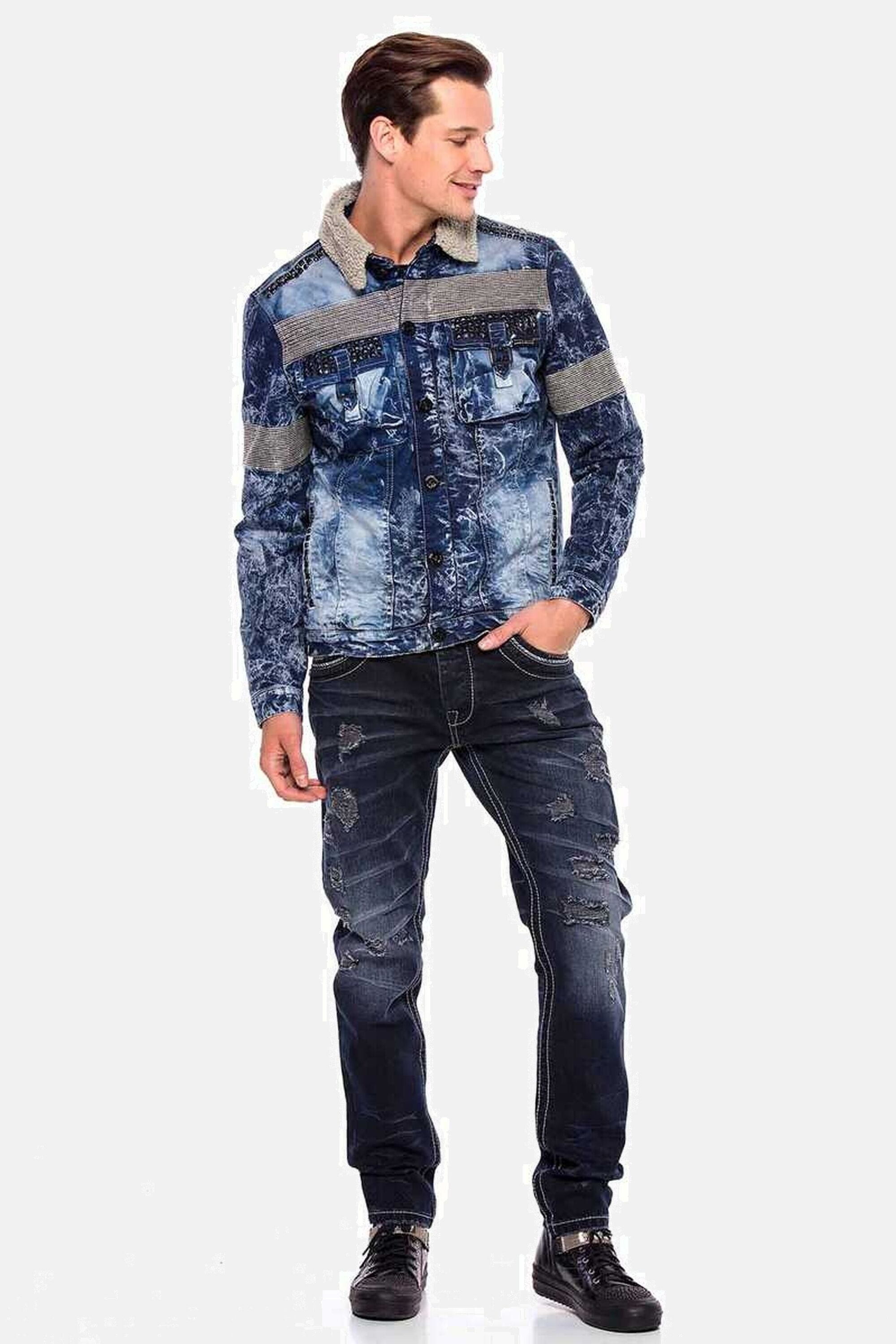 Cipo & Baxx Regular-fit-Jeans »Jeans«, mit lässigen Destroyed-Elementen, CD539