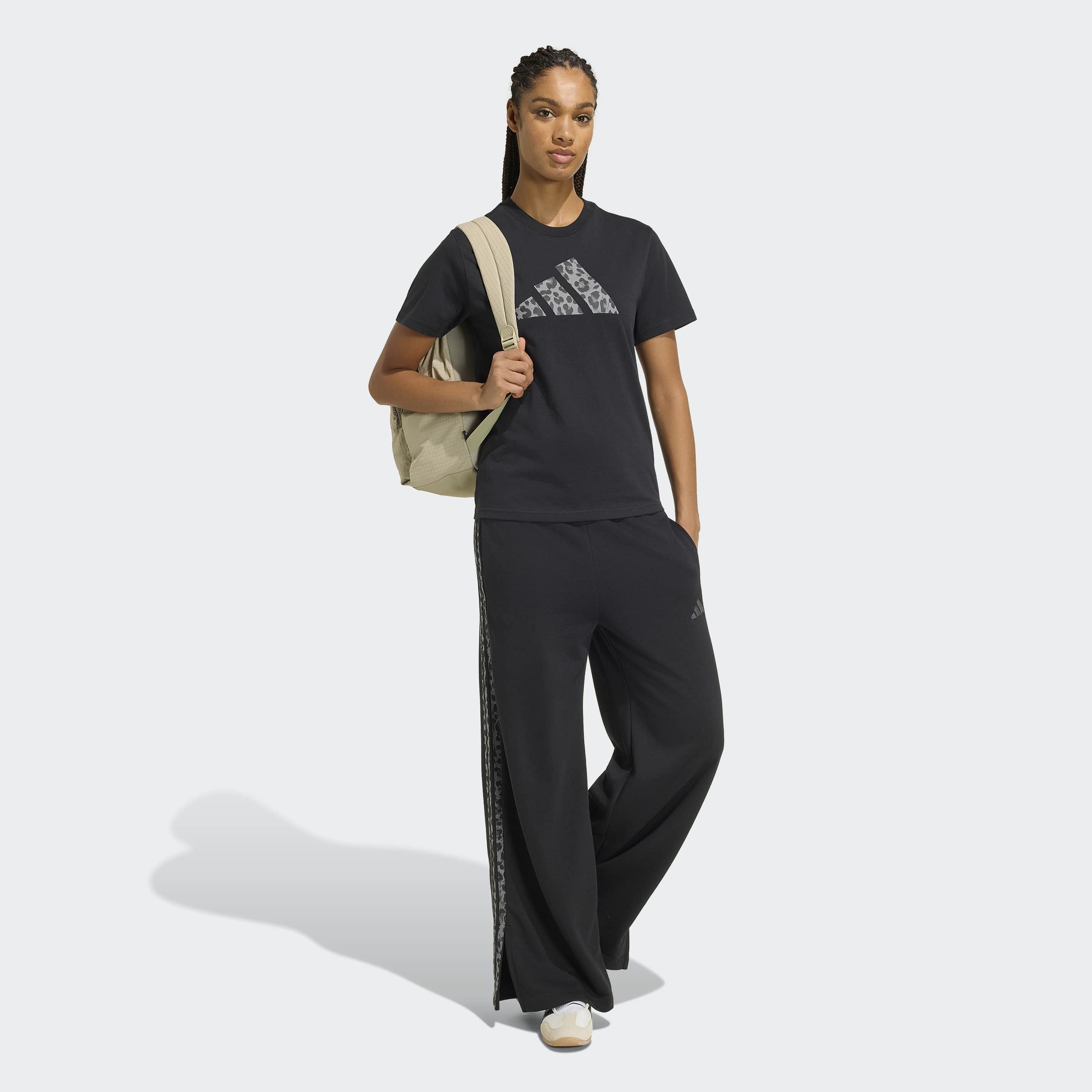 adidas Sportswear T-Shirt »GRAPHIC MIT ANIMALPRINT« mit Rundhalsausschnitt, ohne Verschluss, sportlicher Stil