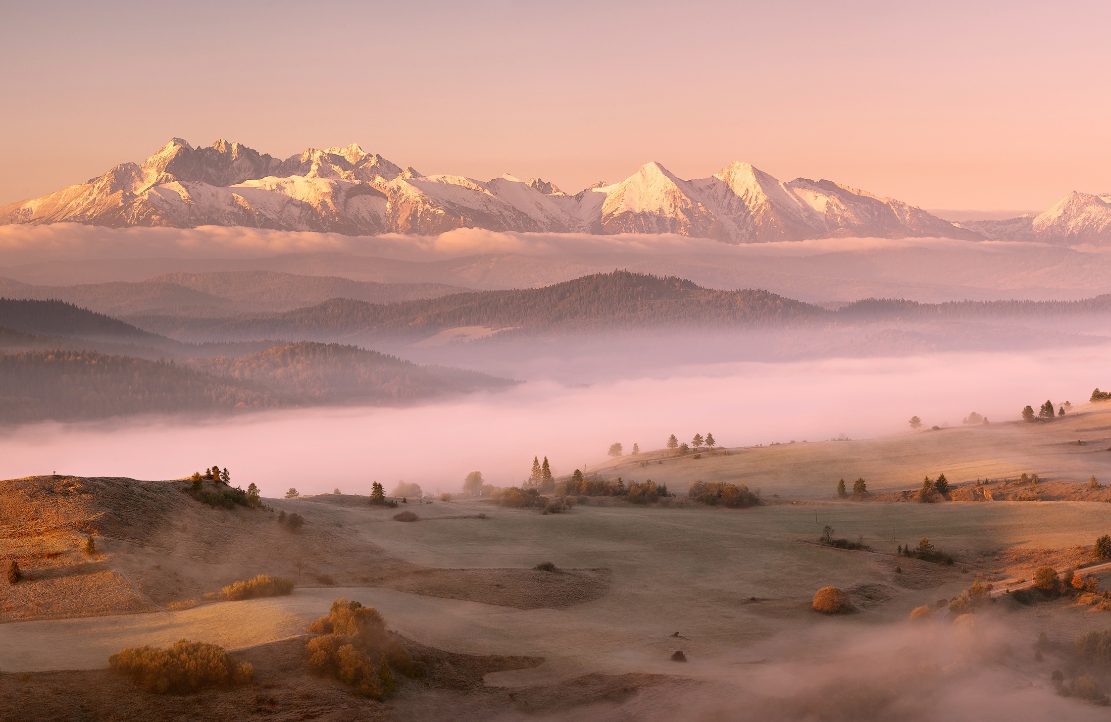 Papermoon Fototapete "Photo-Art KRZYSZTOF MIERZEJEWSKI, NEBEL TATRA"