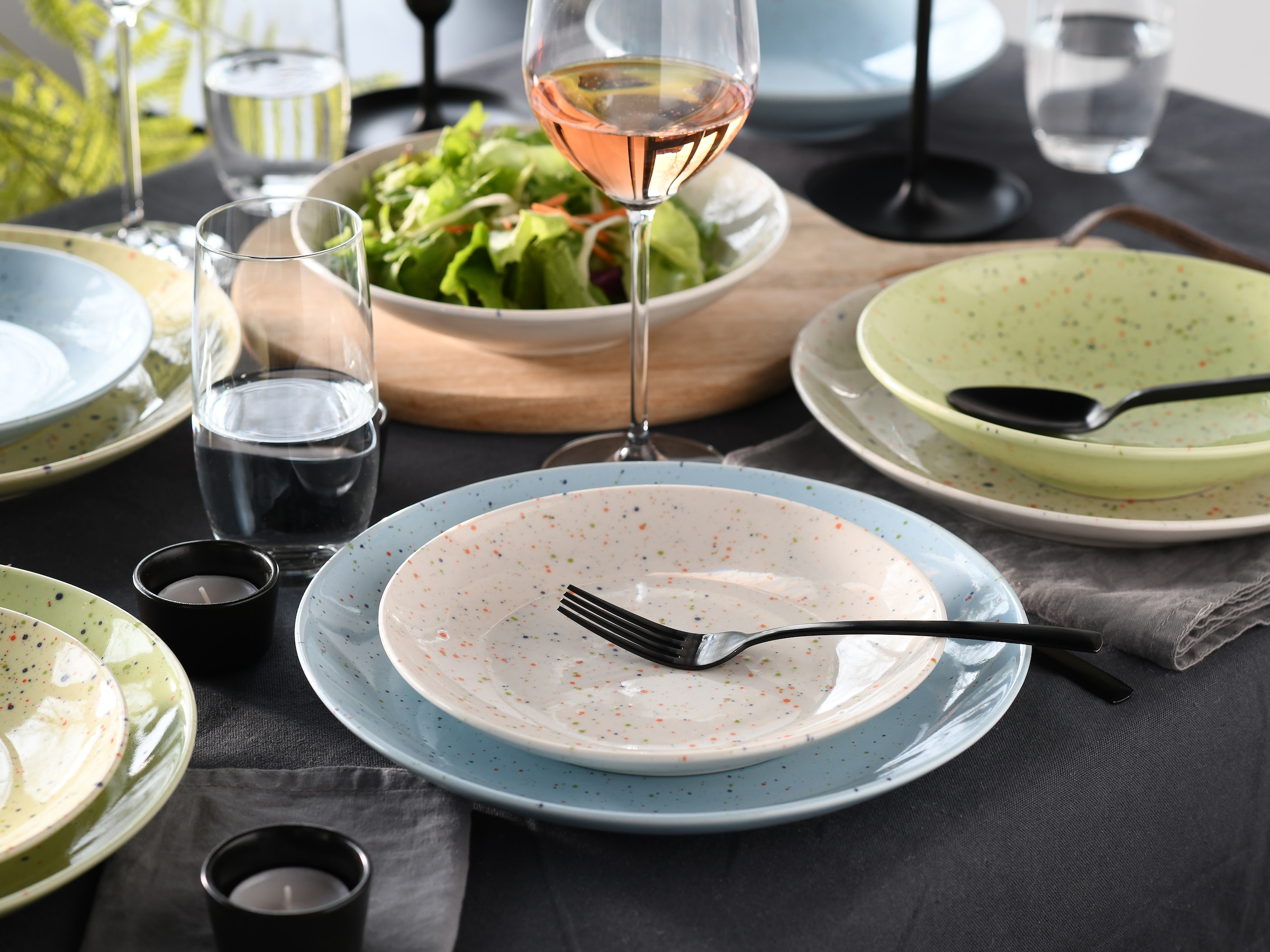 CreaTable Teller-Set »Confetti, Tellerset 12-tlg.«, (Set, 12 tlg.), Unregelmäßige bunte Punkte, Gute Laune Geschirr, Frisch, Freundlich