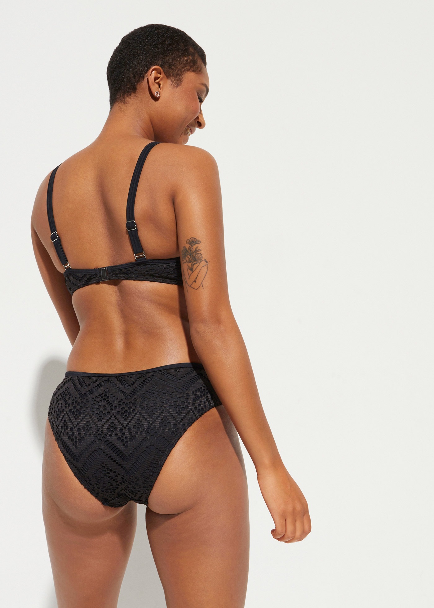 bonprix Monokini bequeme Passform mit Elasthan-Anteil, weiches Futter, Spitzen-Optik