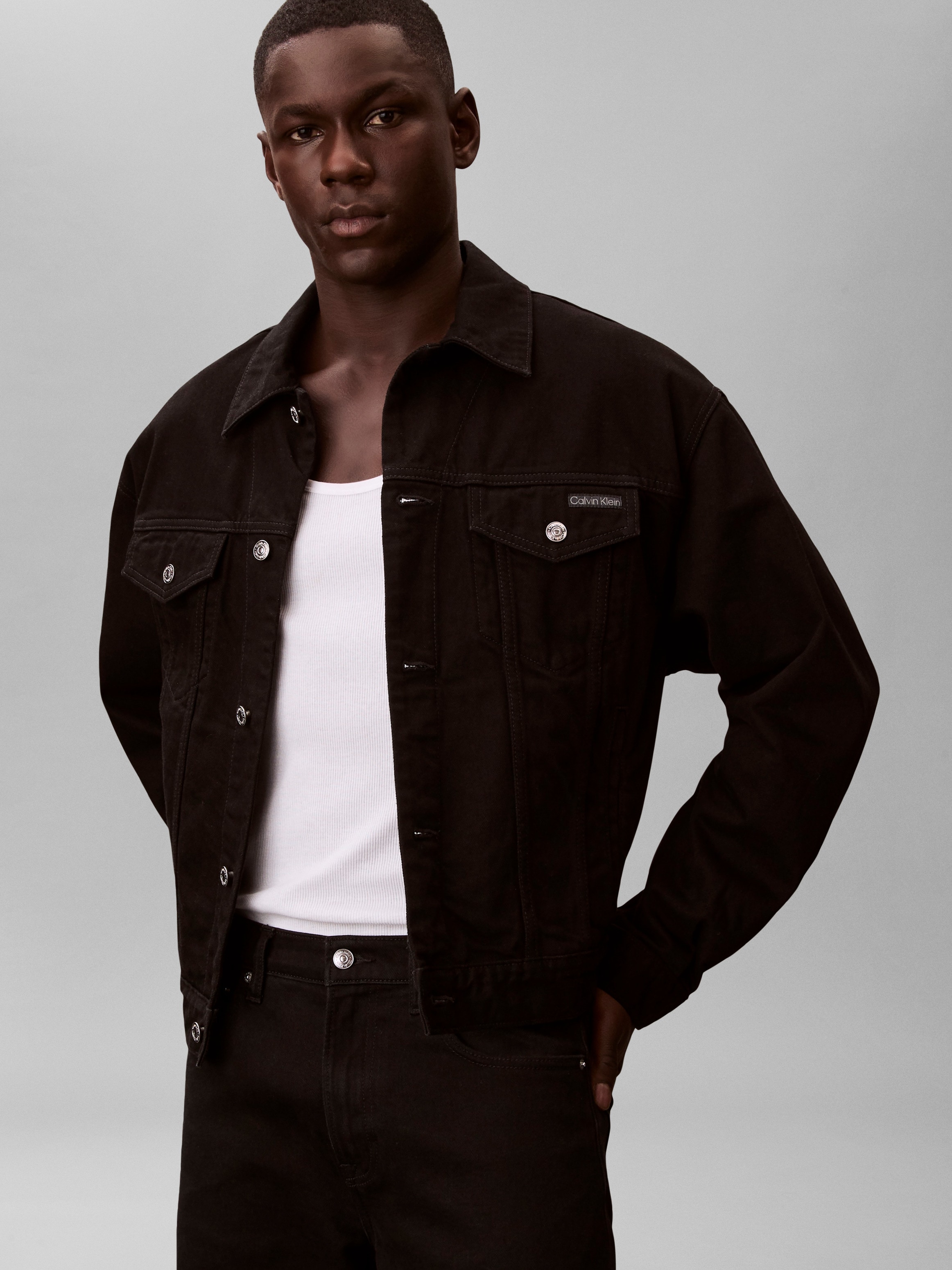 Calvin Klein Jeansjacke »90S CK CLASSIC BLACK TRUCKER« ohne Kapuze Regular fit mit normalen Hemdkragen