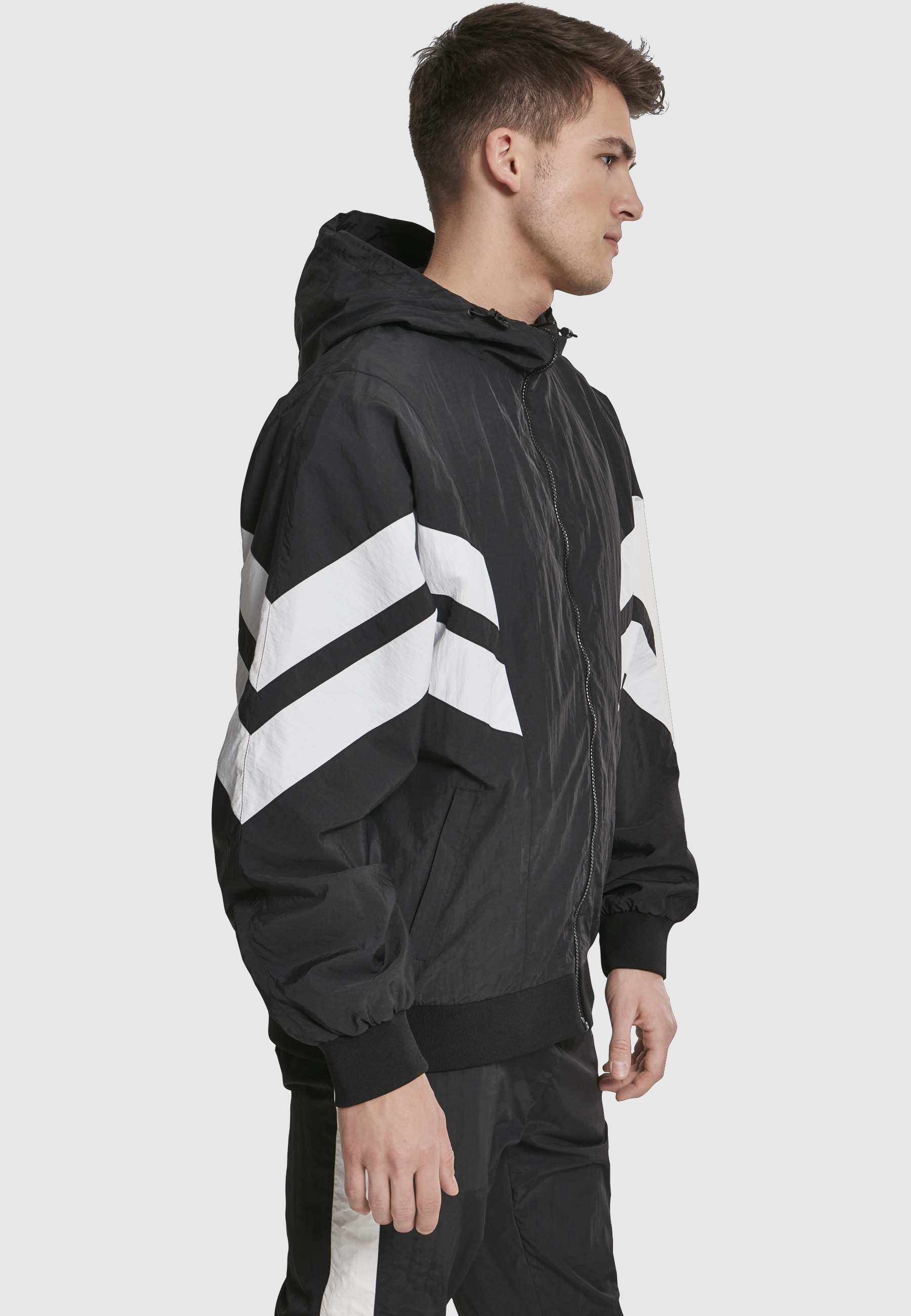 URBAN CLASSICS Allwetterjacke »Urban Classics Herren Crinkle Panel Track Jacket« 1 Stk. tlg. mit Kapuze