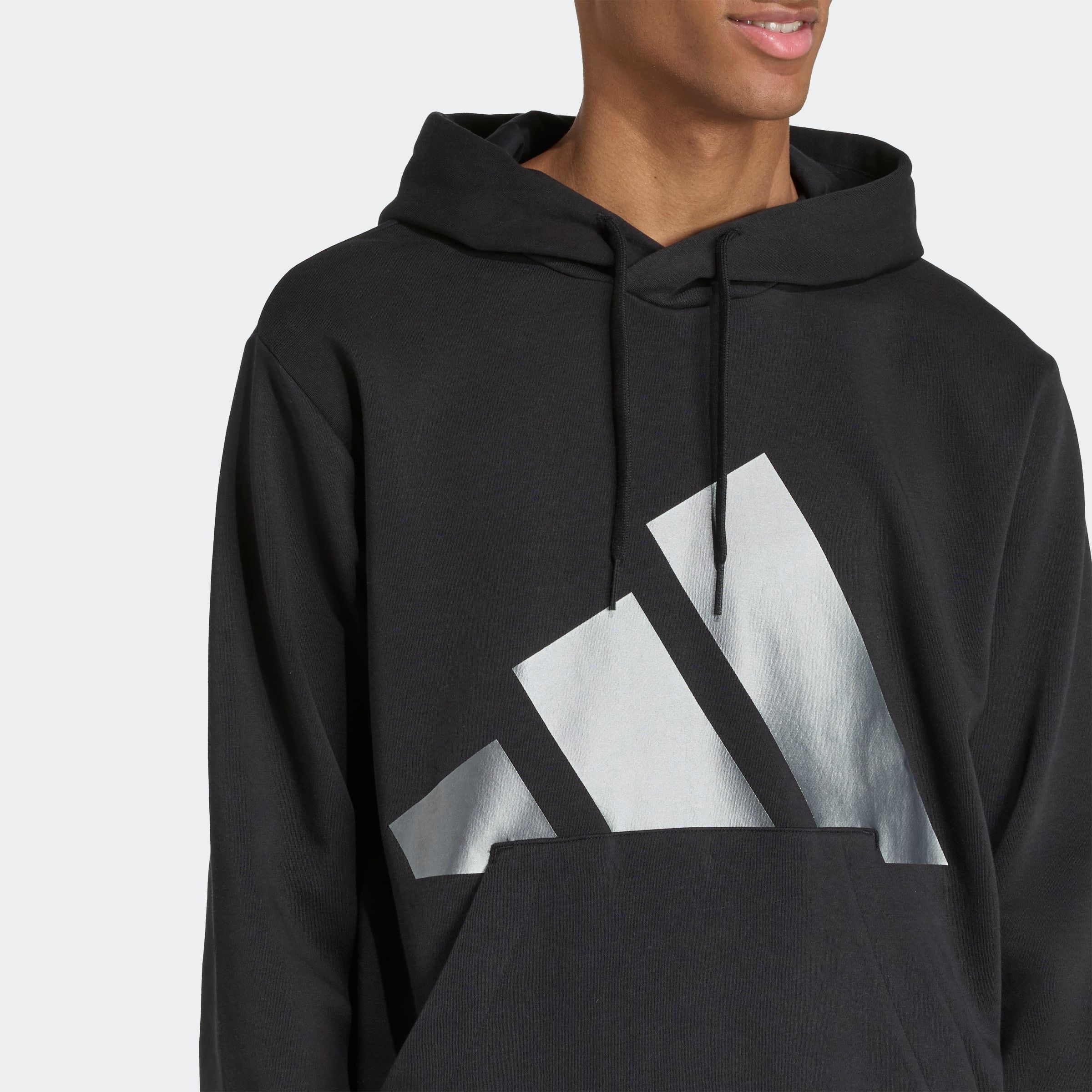 adidas Sportswear Kapuzensweatshirt »HOLIDAY 3S HOODIE«, mit großem BOS Branding, festliches Design, mit Rundhalsausschnitt
