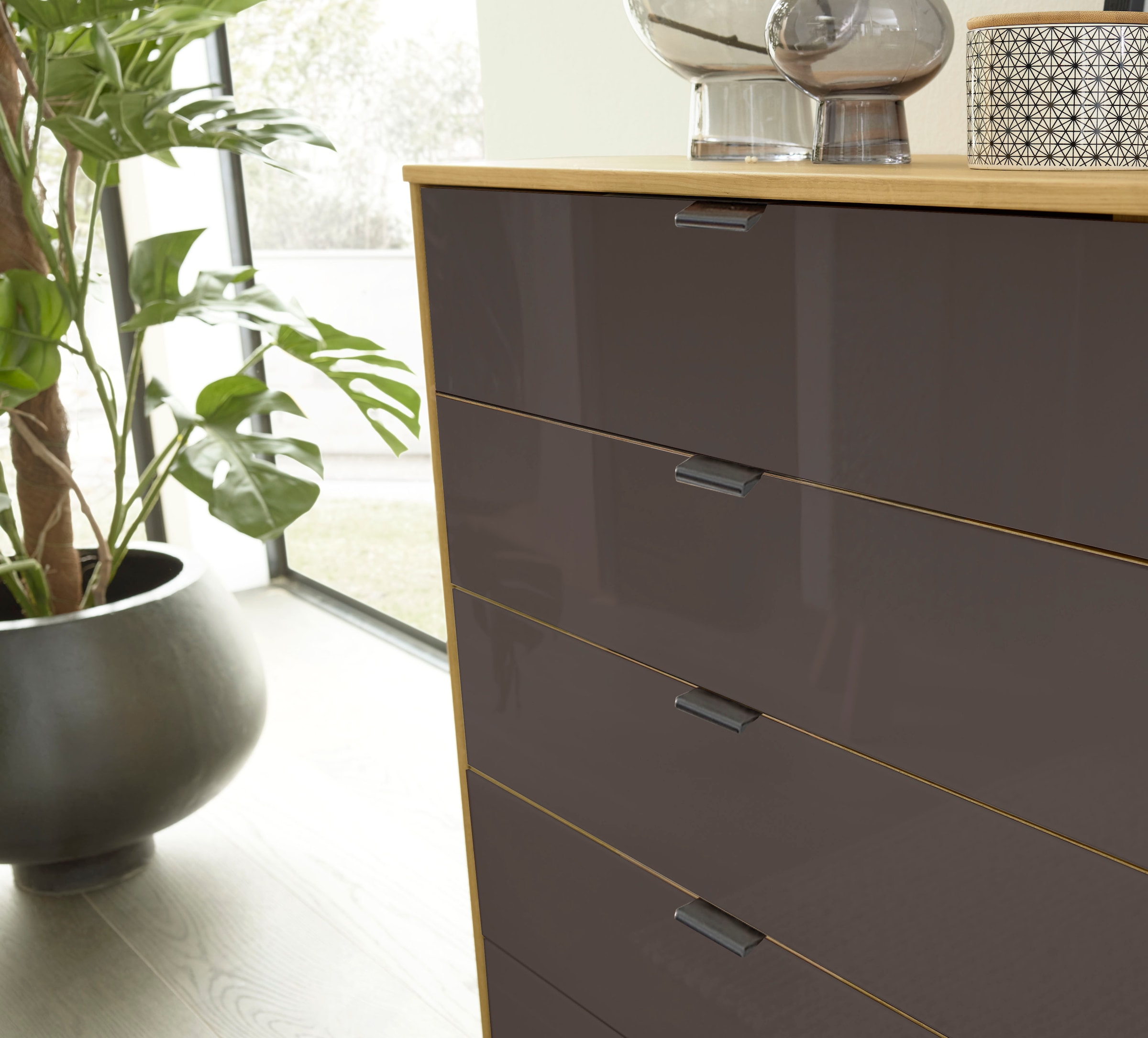 WIEMANN Schubkastenkommode »Cardiff Sideboard, Wäscheschrank, teilmassiv Erle, mit Schubladen«, (Glas- oder Massivholzfront, verschiedene Breiten, MADE IN GERMANY), Schubkästen inklusive Selbsteinzug und Dämpfung