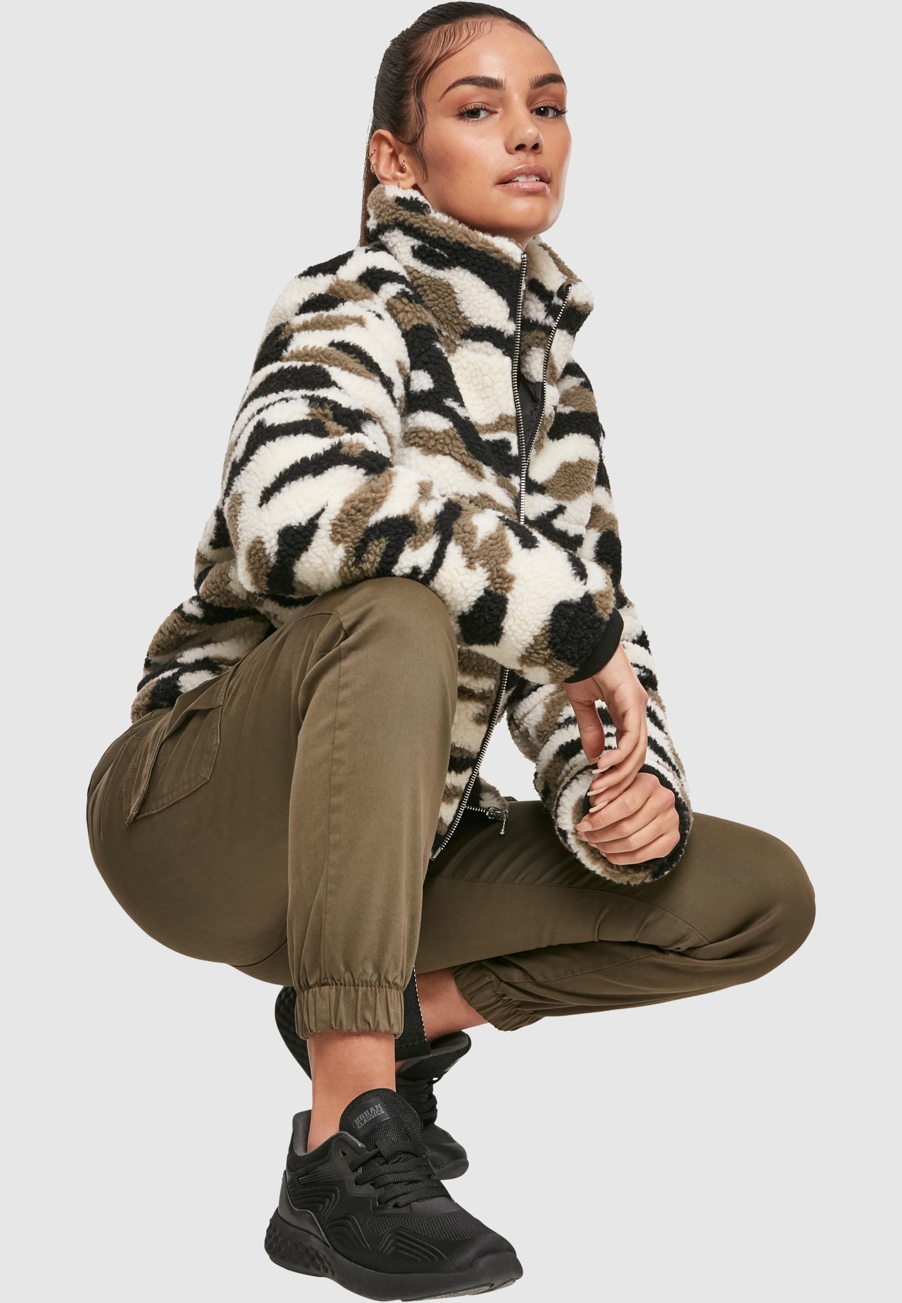 URBAN CLASSICS Winterjacke »Urban Classics Damen Ladies Camo Sherpa Jacket«, (1 St.), ohne Kapuze