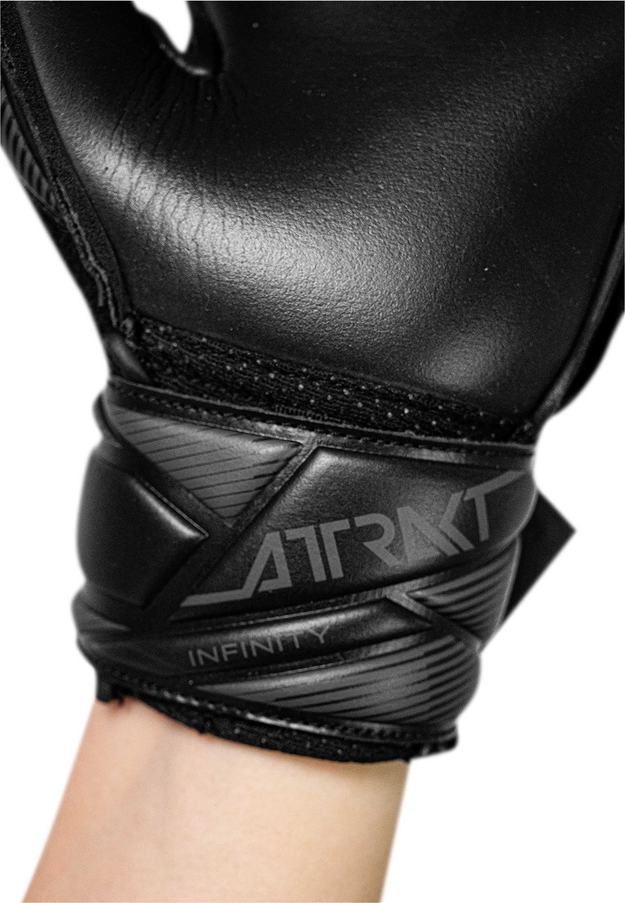 Reusch Torwarthandschuhe »Attrakt Infinity Junior« mit hochelastischem, sicherem Verschluss