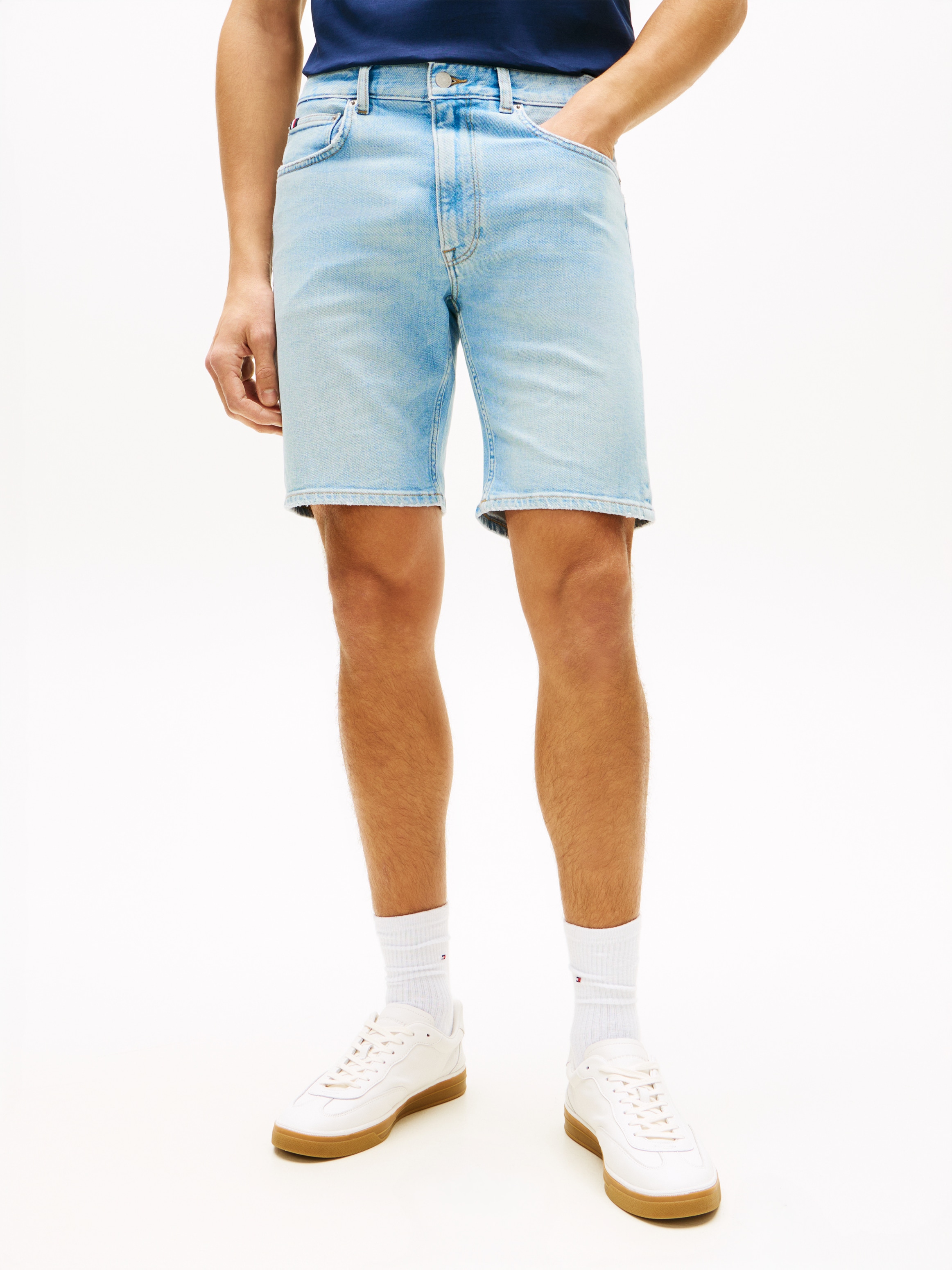 Tommy Hilfiger Jeansshorts "DENTON" Straight Leg Fit mit Fade-Effekt günstig online kaufen