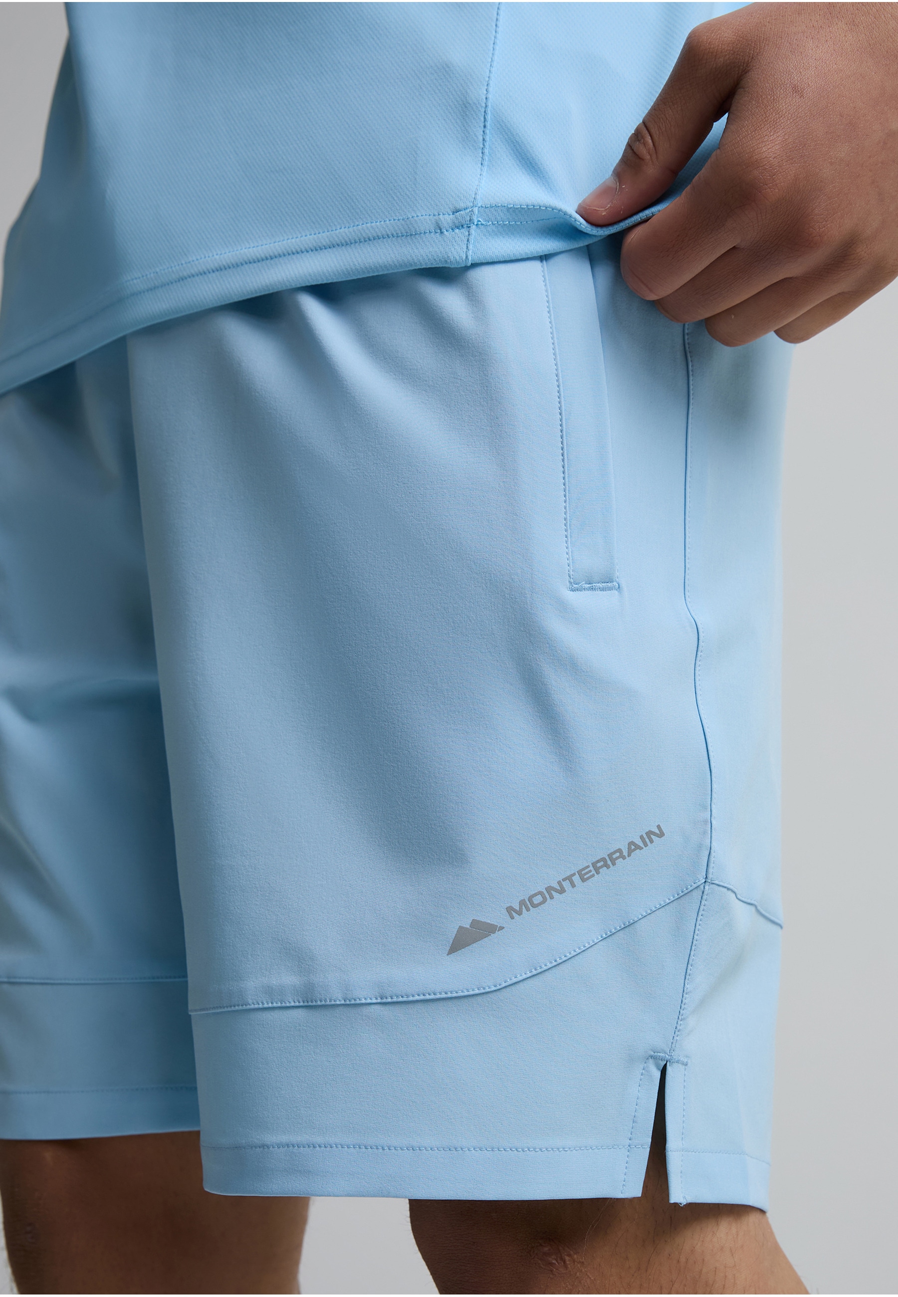 Monterrain Trainingsshorts »Monterrain FORM WOVEN RUNNING SHORT«