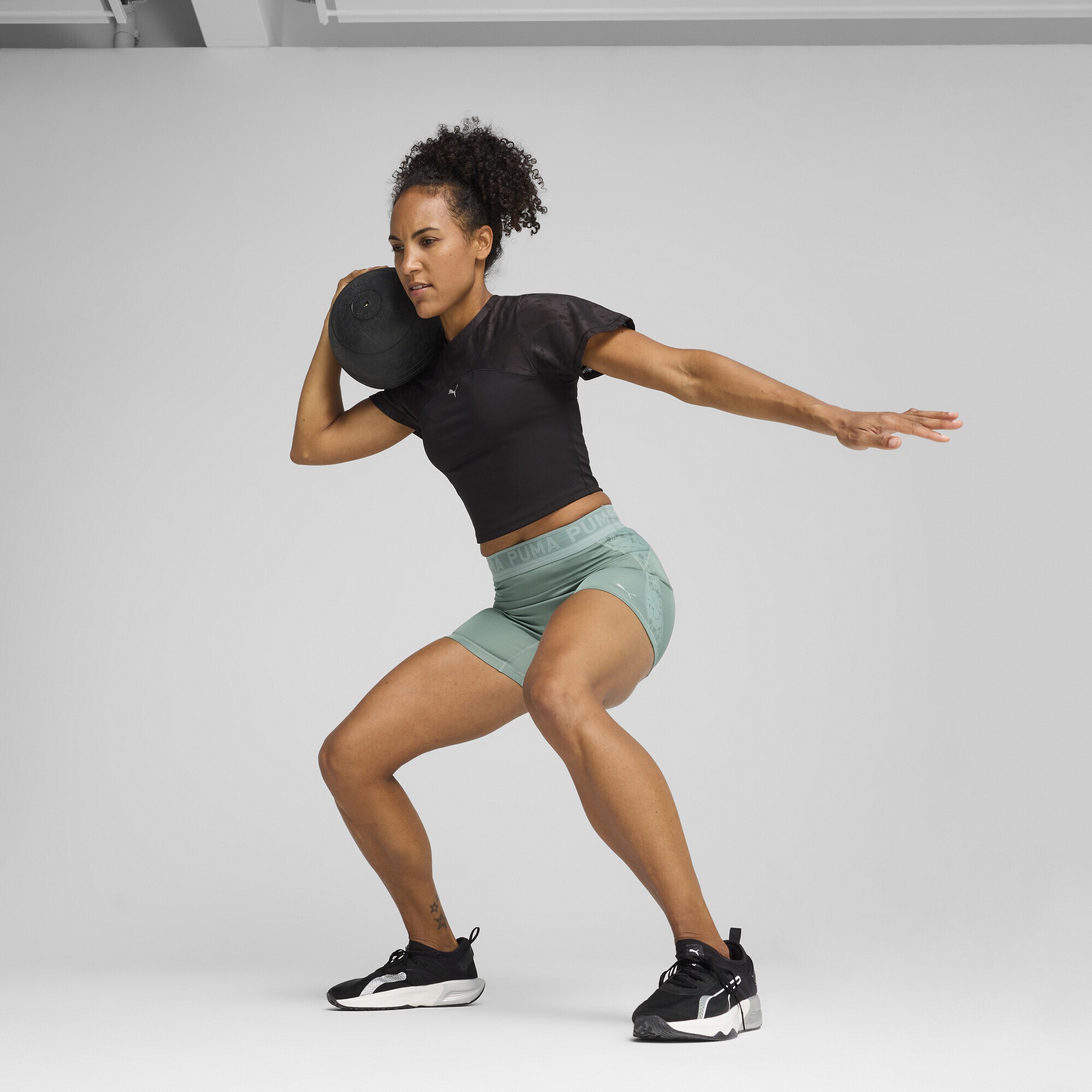 PUMA Trainingsshorts »LACE Hochgeschnittene 5" Radlerhose Damen«