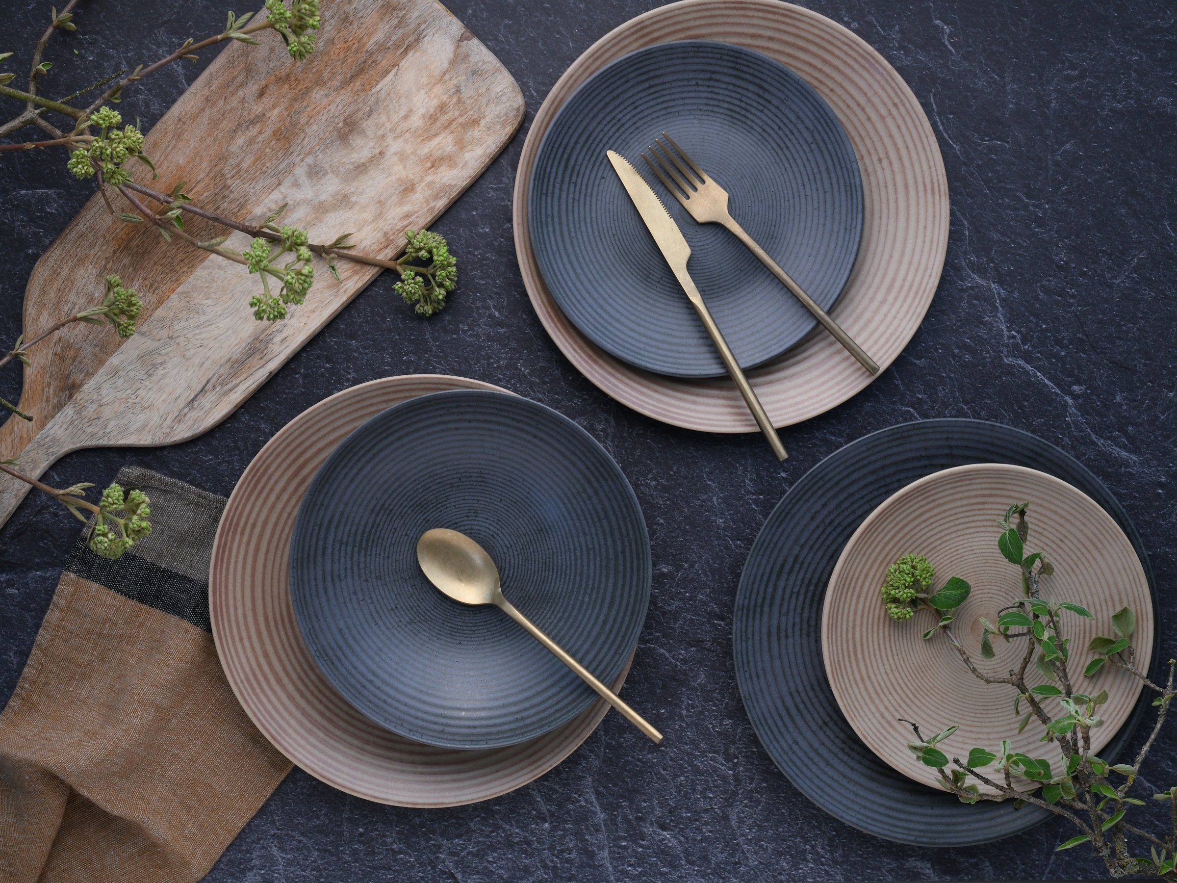 CreaTable Teller-Set »Catania Mix, Tellerset 18-tlg.«, (Set, 18 tlg.), Vintage Farben, Ausdrucksstarkes Relief, Handwerklicher Charakter