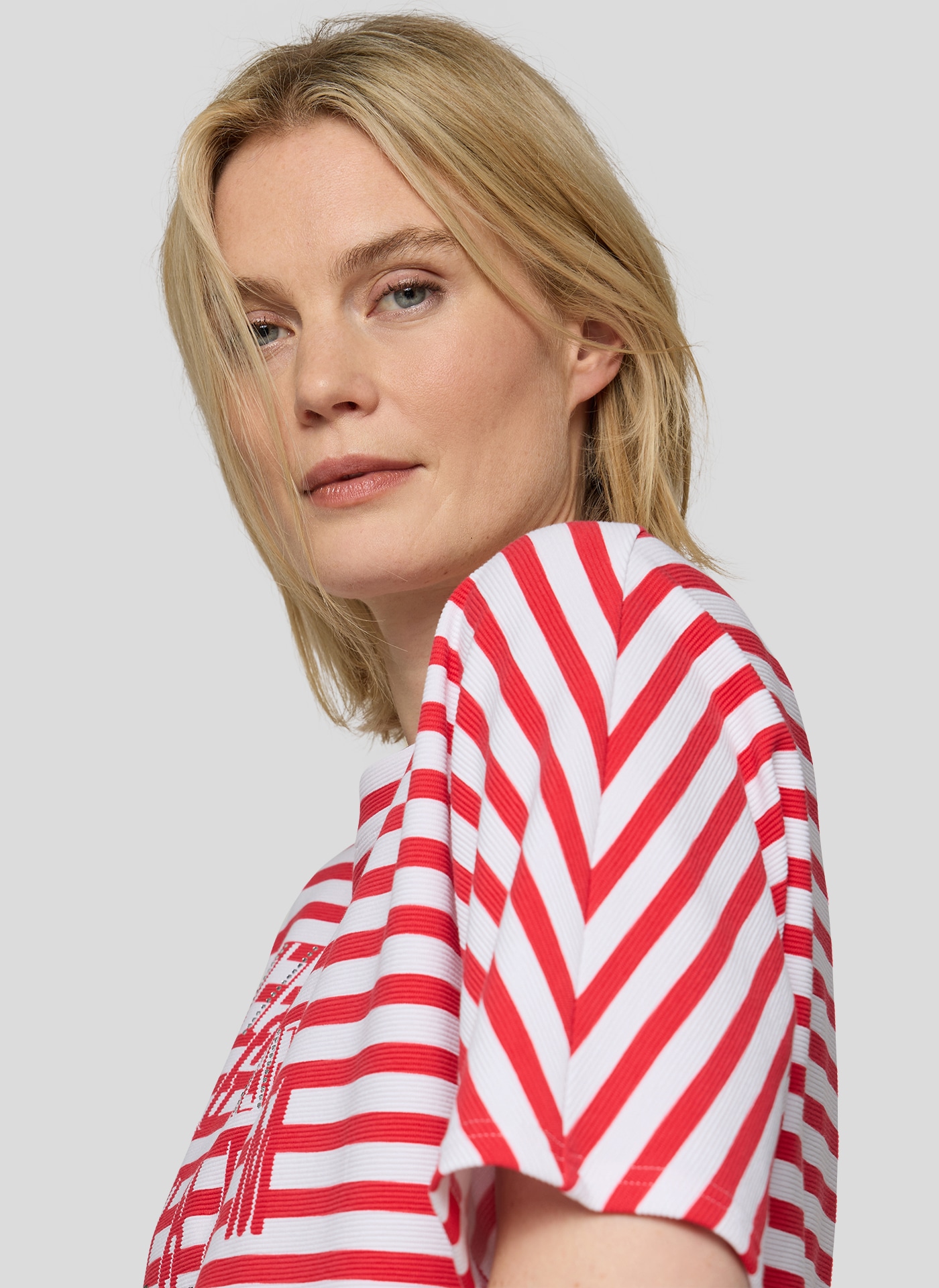 Rabe Rundhalsshirt im Streifen-Look und mit Glitzer-Druck