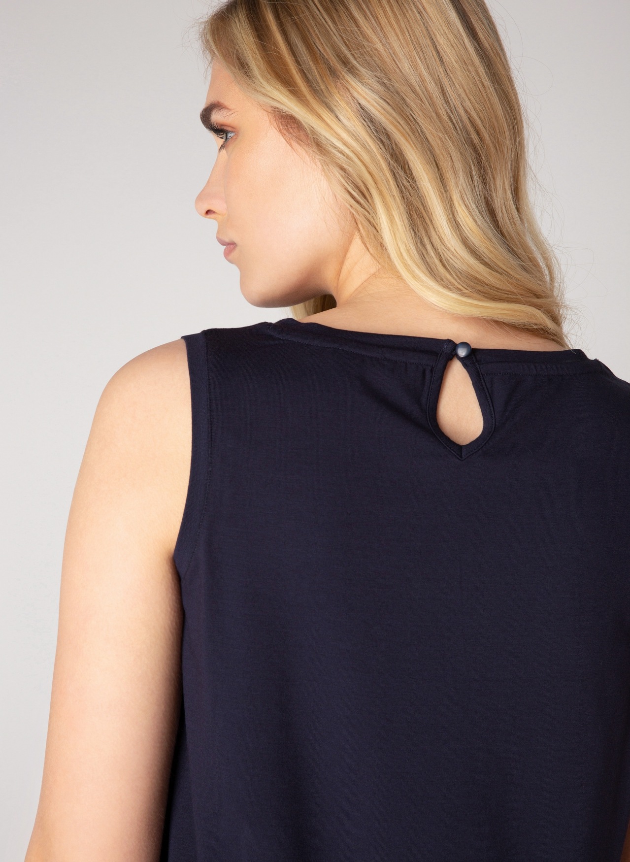 Thumbnail - Base Level Shirttop "Yasmin" 1-Kopfverschluss im Nacken