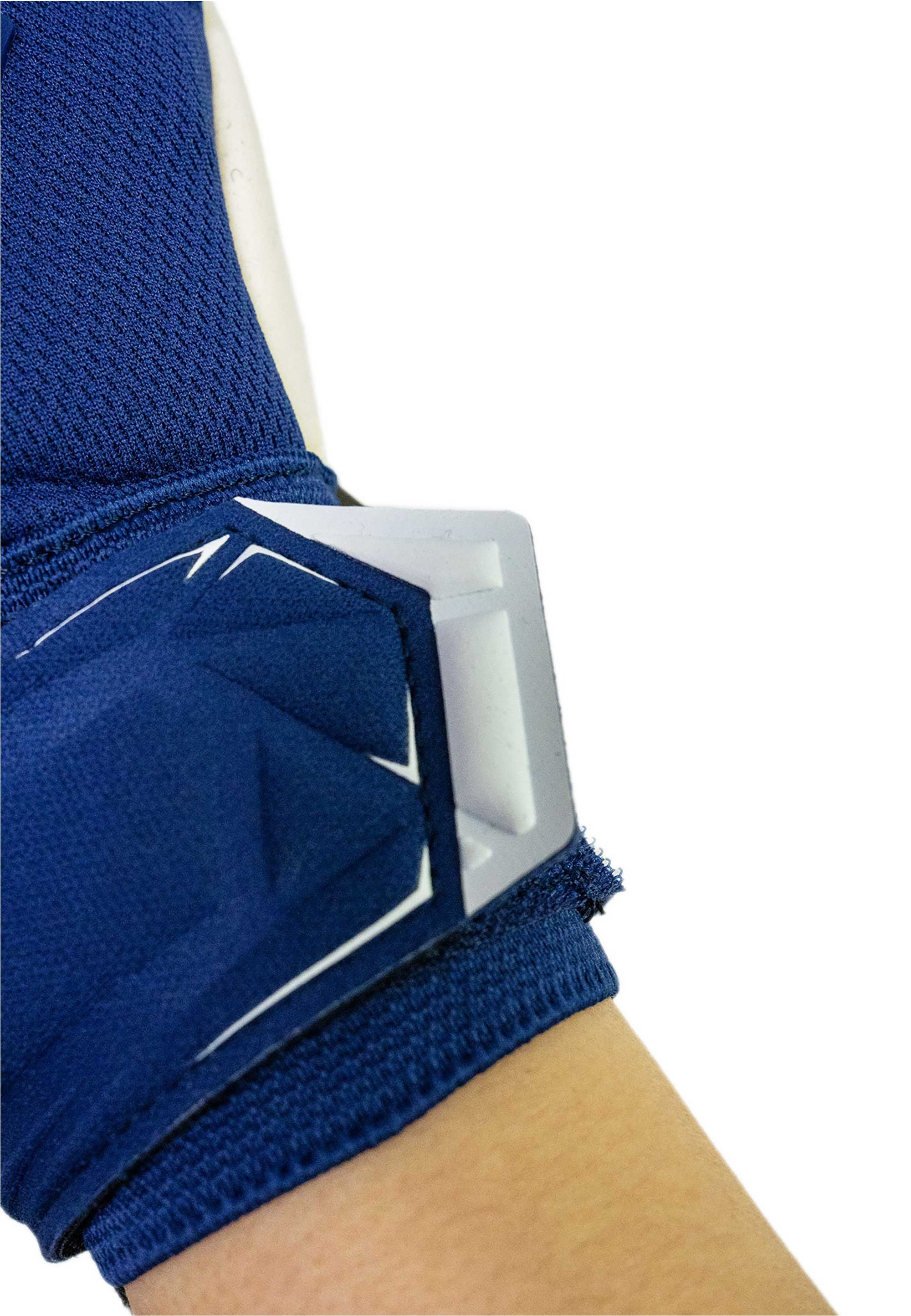 Reusch Torwarthandschuhe »Attrakt Freegel Gold X Finger Support Junior« mit integriertem Fingersupport-System