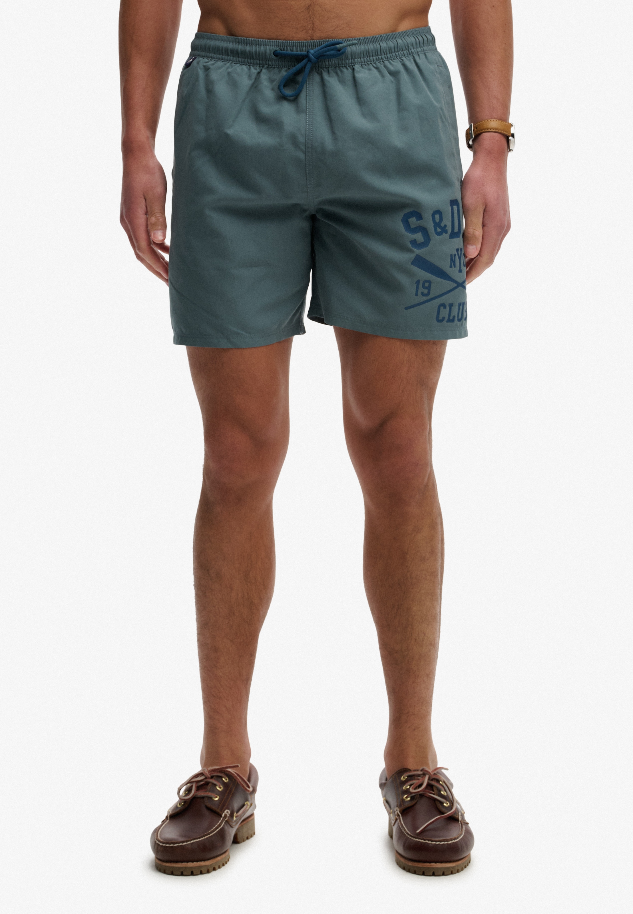 Superdry Badeshorts "PRINTED LOGO 16 SWIM SHORT" modische Passform, unifarbenes Design, aus Polyester, pflegeleicht