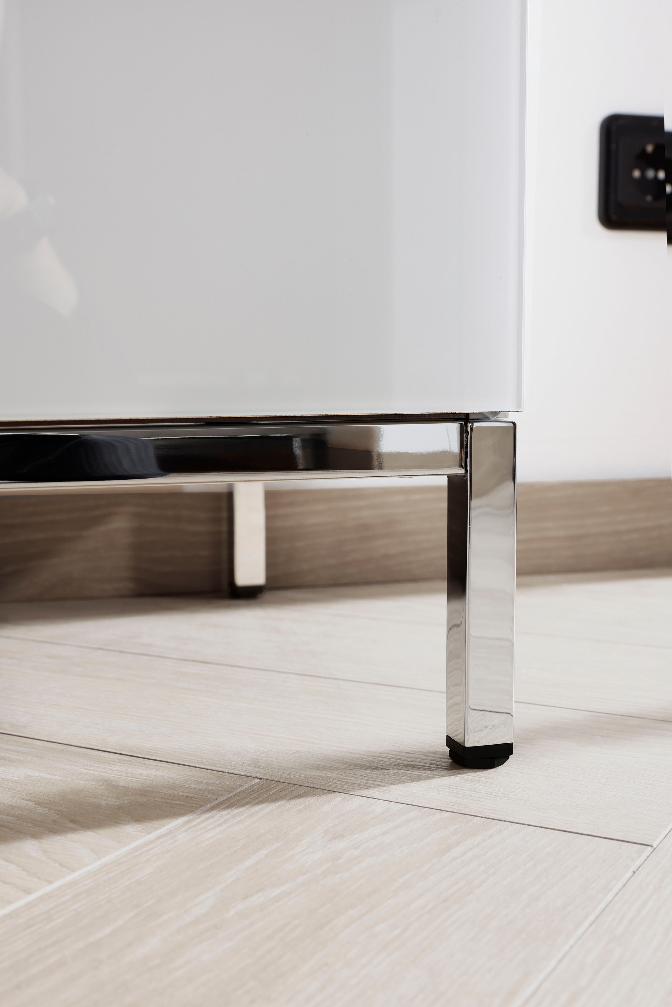 rauch Nachtkommode »Nachttisch Nachtschrank Nachtkonsole FLIPP mit Glasfront« Breite 40 cm,  mit 3 Schubladen und Soft-Close-Funktion sowie Glasfront