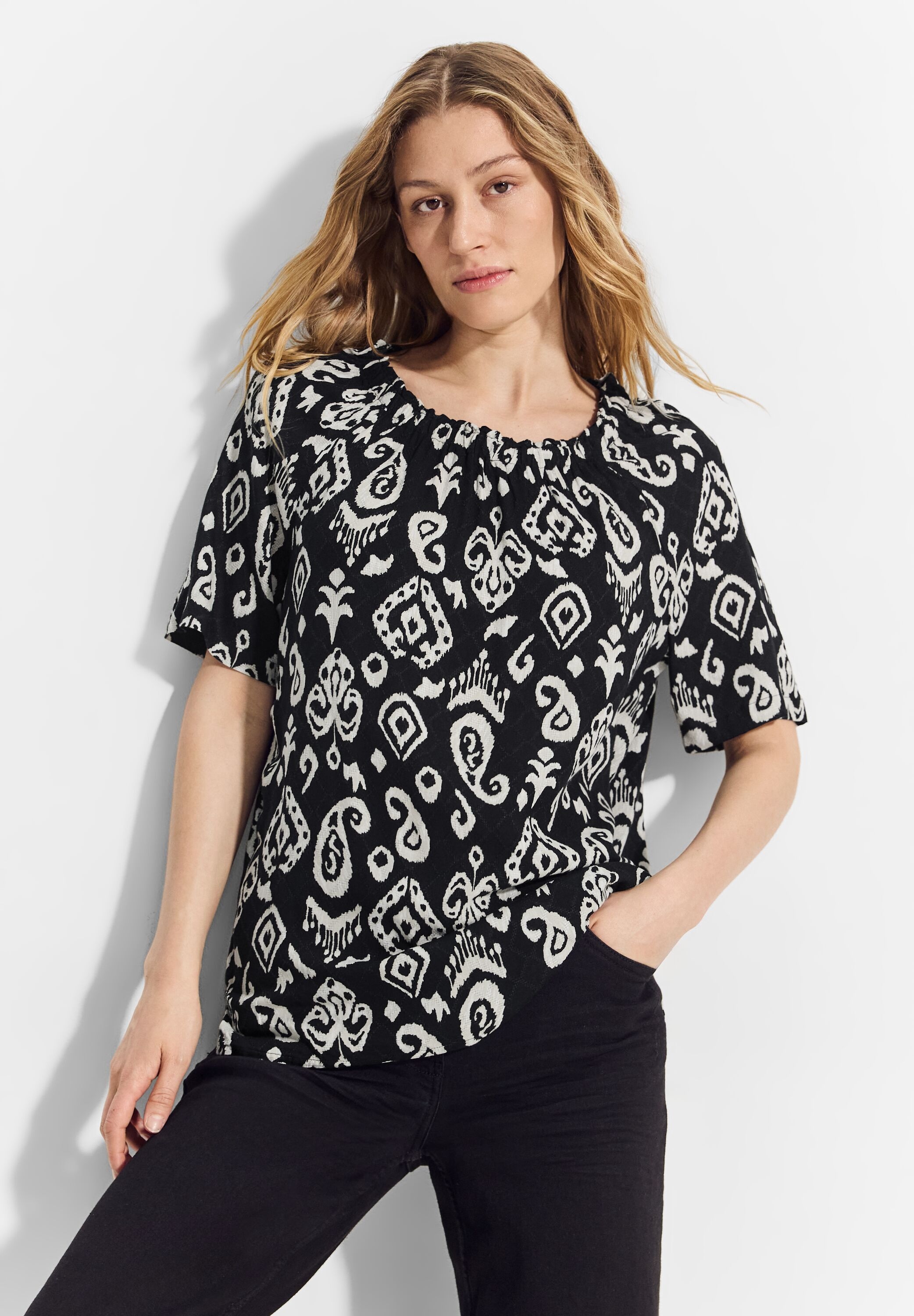 Carmenbluse, mit Ornament Muster