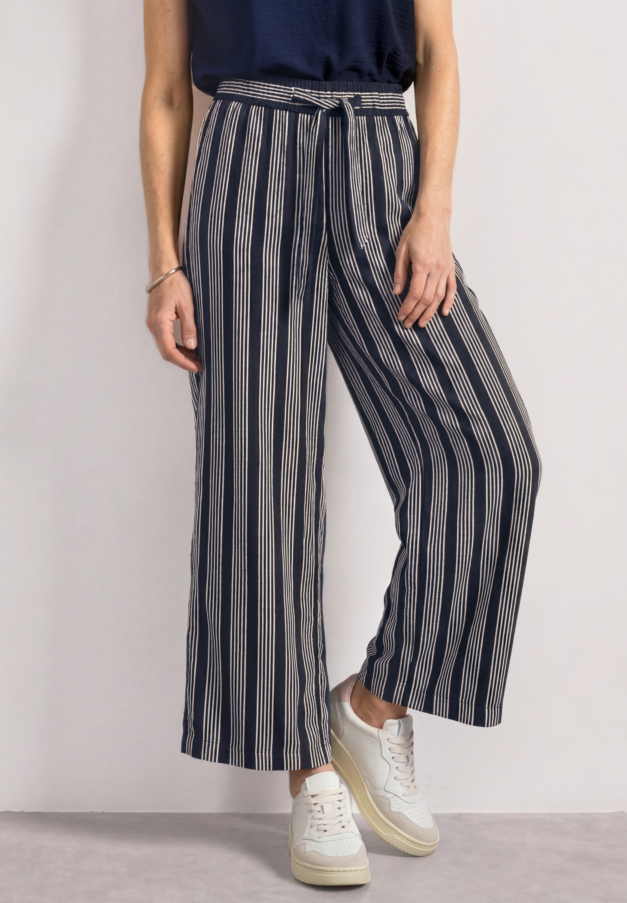 STREET ONE Stoffhose "Style Emee" Sommerhose im Loose Fit / mit Streifen