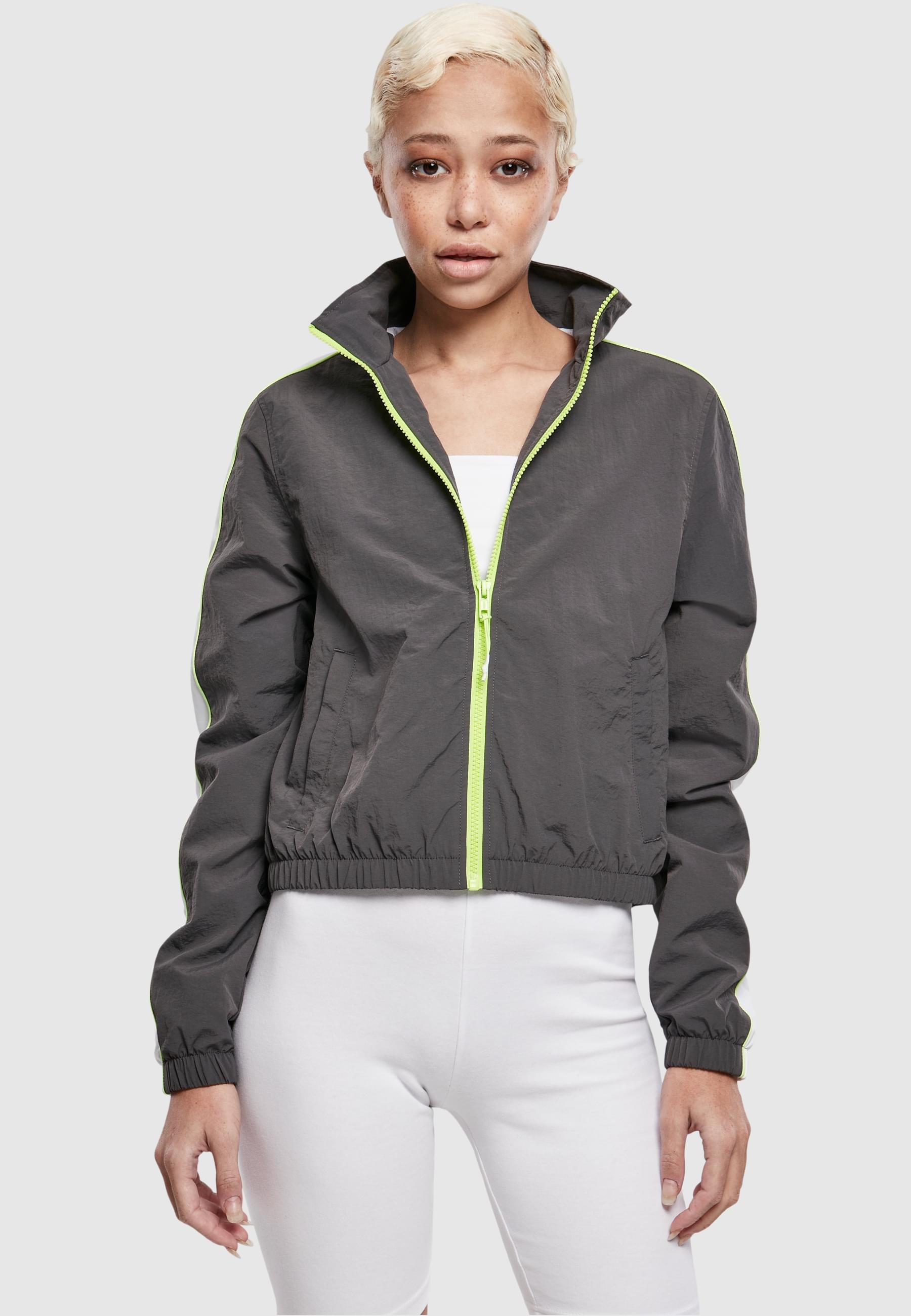 URBAN CLASSICS Allwetterjacke »Urban Classics Damen Ladies Short Piped Track Jacket«, (1 St.), ohne Kapuze