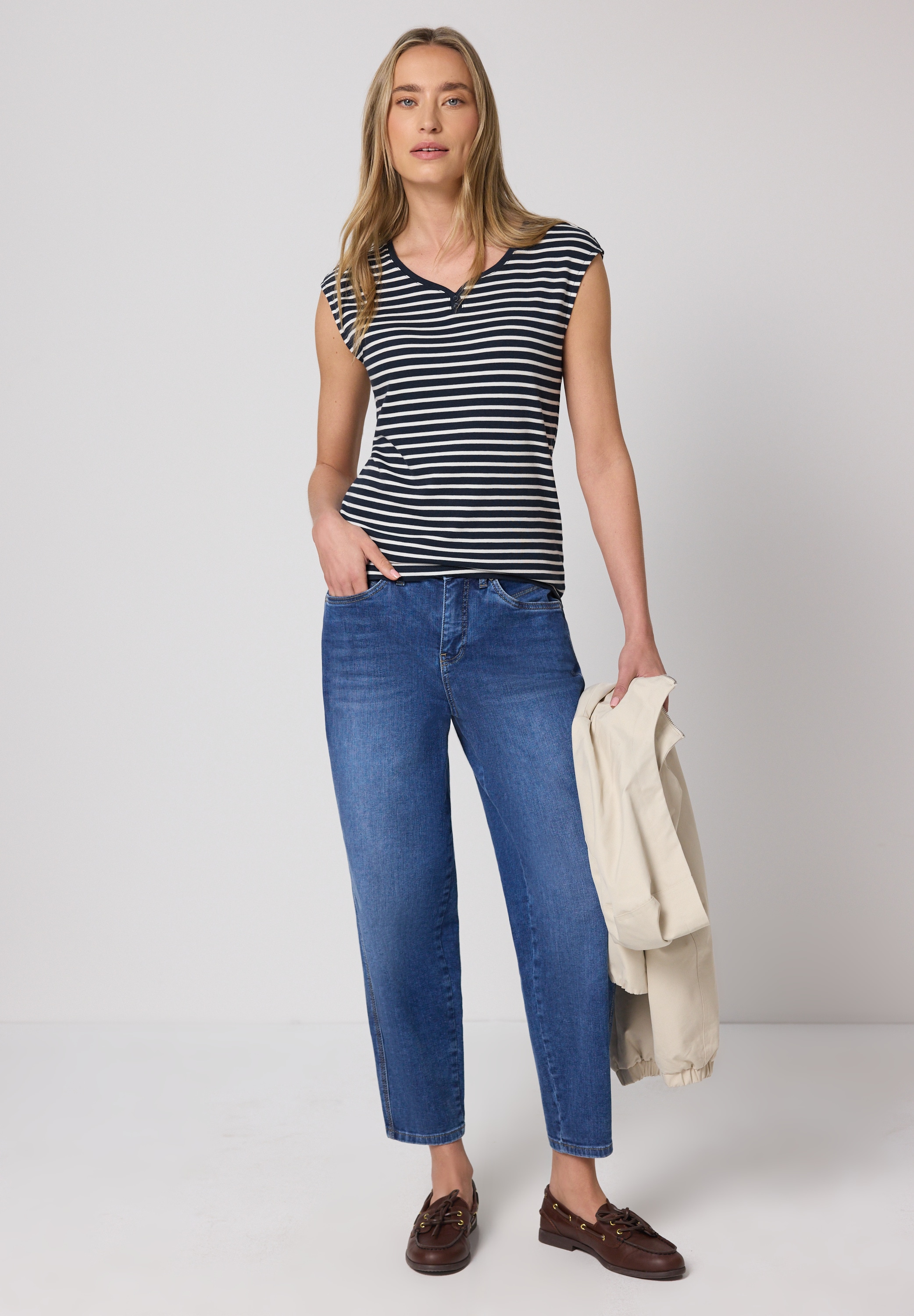 STREET ONE V-Shirt mit abgerundetem V-Ausschnitt