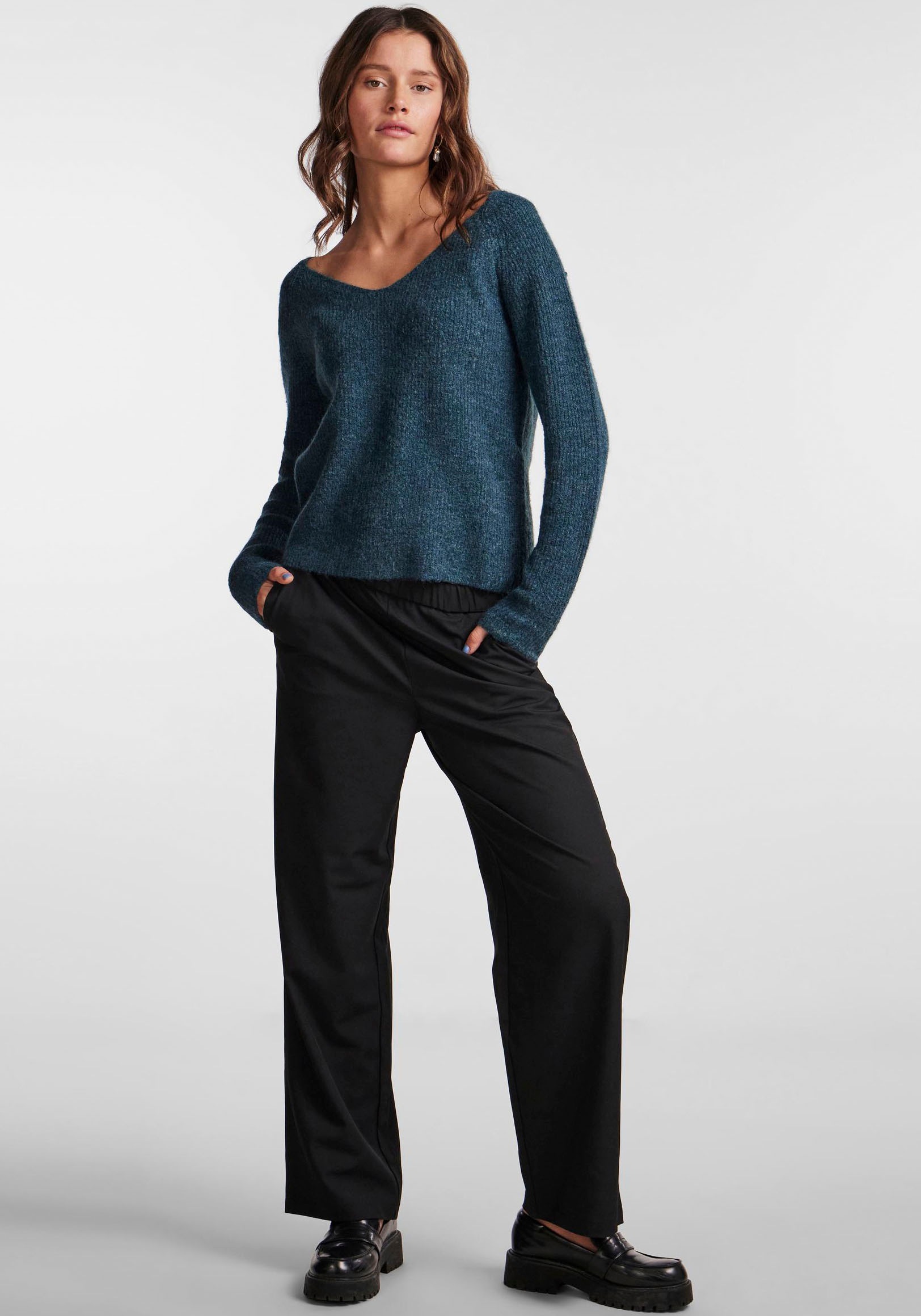 pieces V-Ausschnitt-Pullover »PCELLEN LS V-NECK KNIT NOOS BC«, mit Wolle