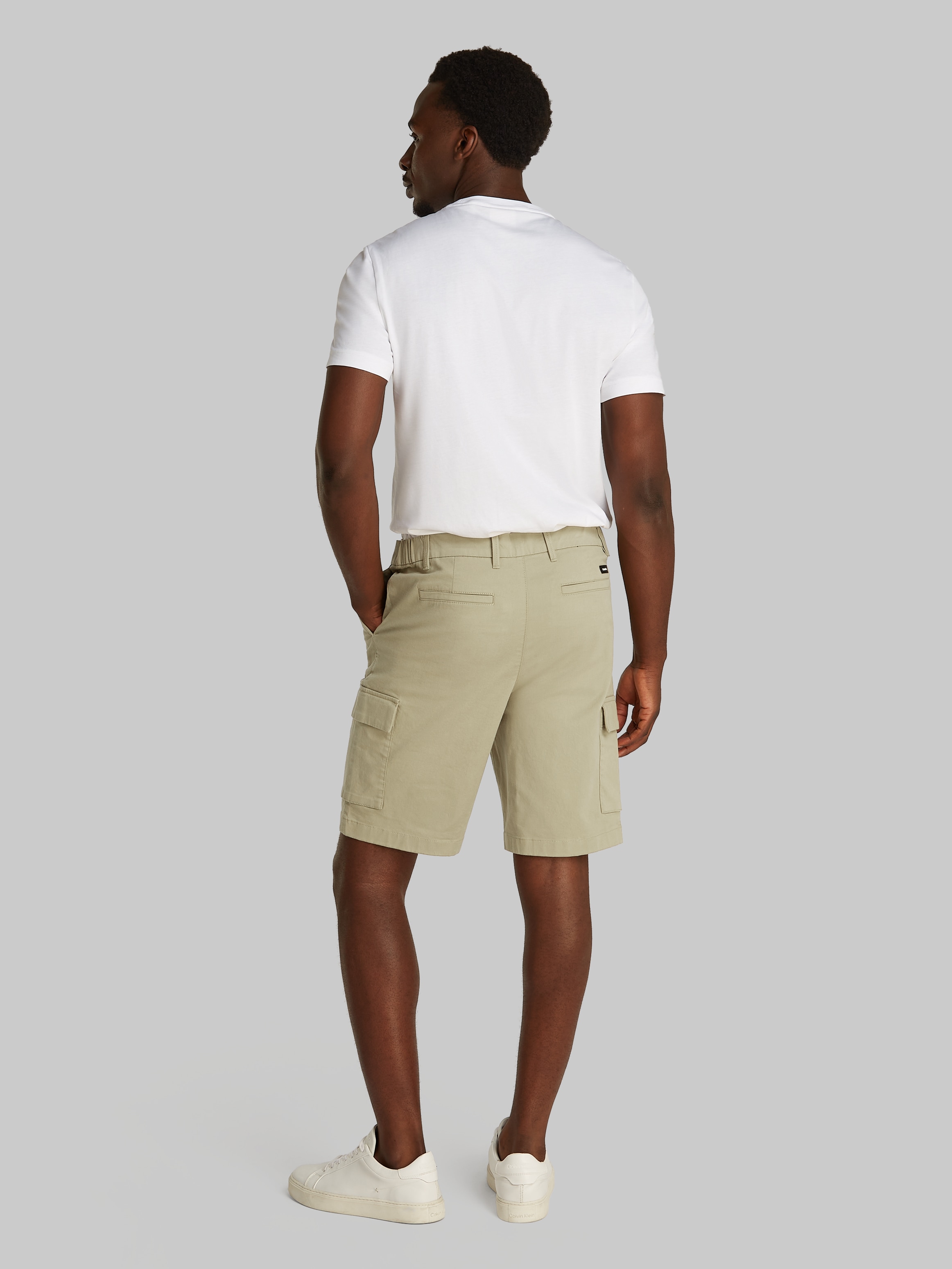 Calvin Klein Cargoshorts »MODERN TWILL CARGO SHORT«, mit Logo-Patch
