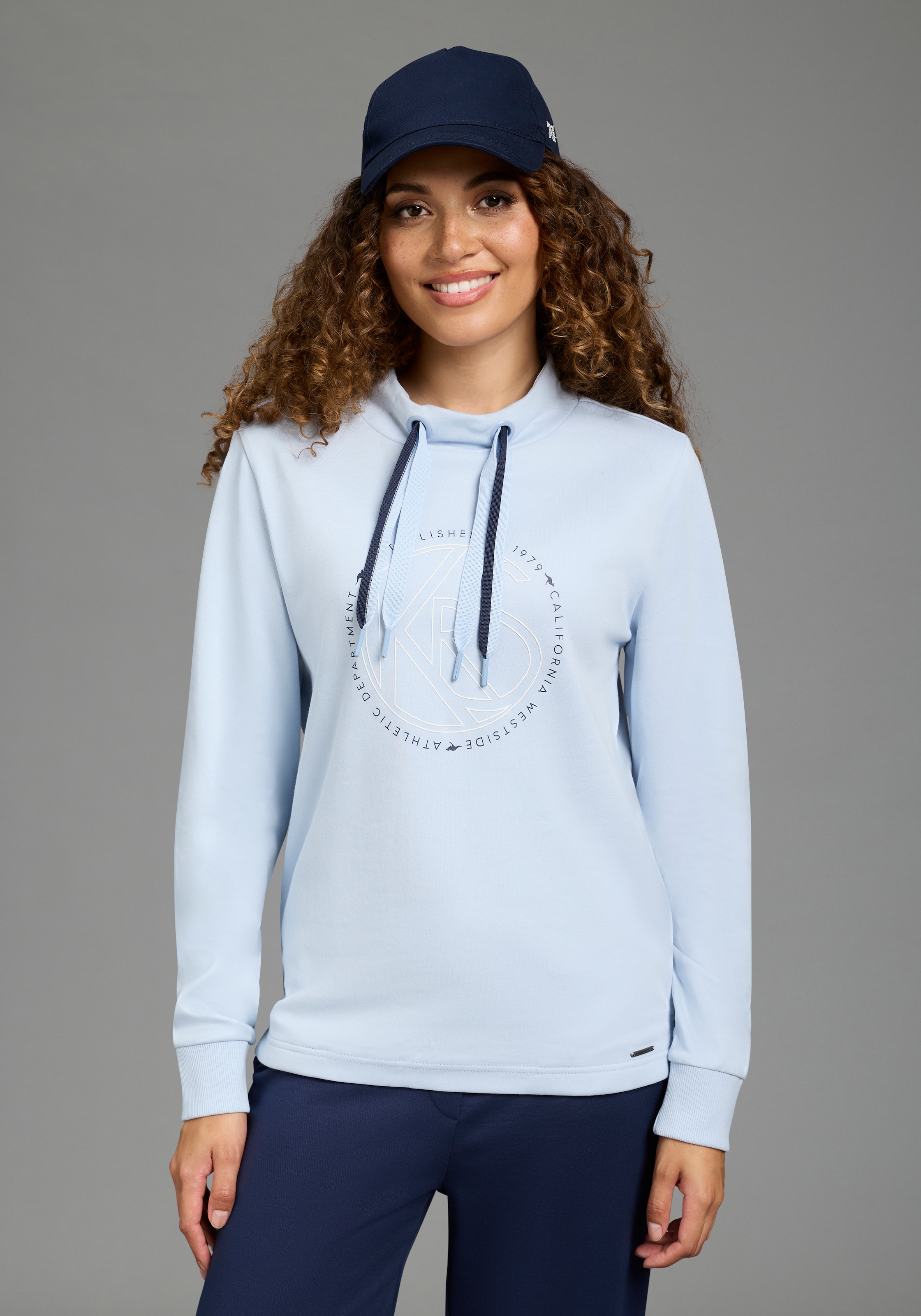 KangaROOS Sweatshirt, mit Metalllabel, hüftbedeckende Länge, auch in großen Größen
