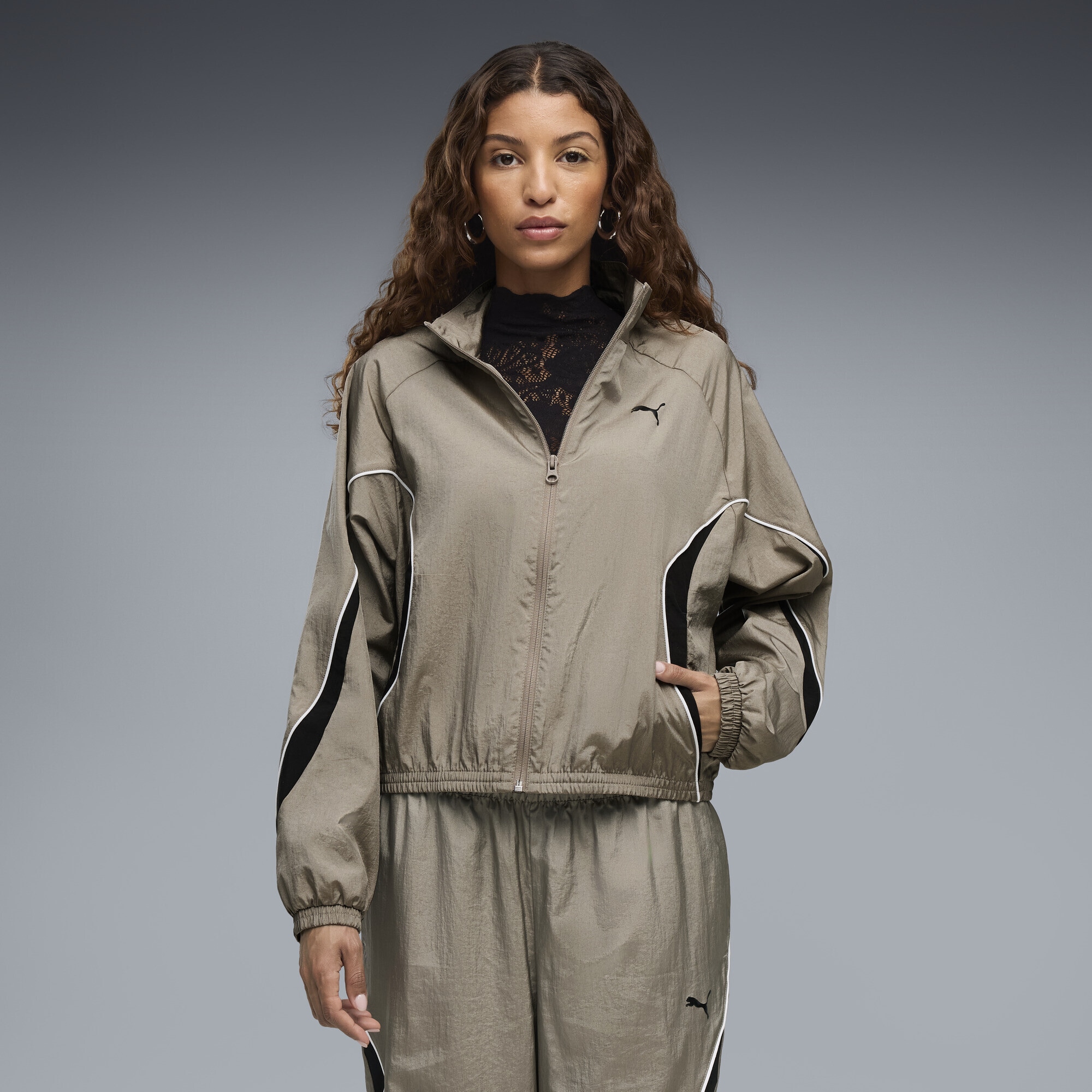 PUMA Trainingsjacke »PUMA Sport Relaxed Gewebte Jacke Damen«