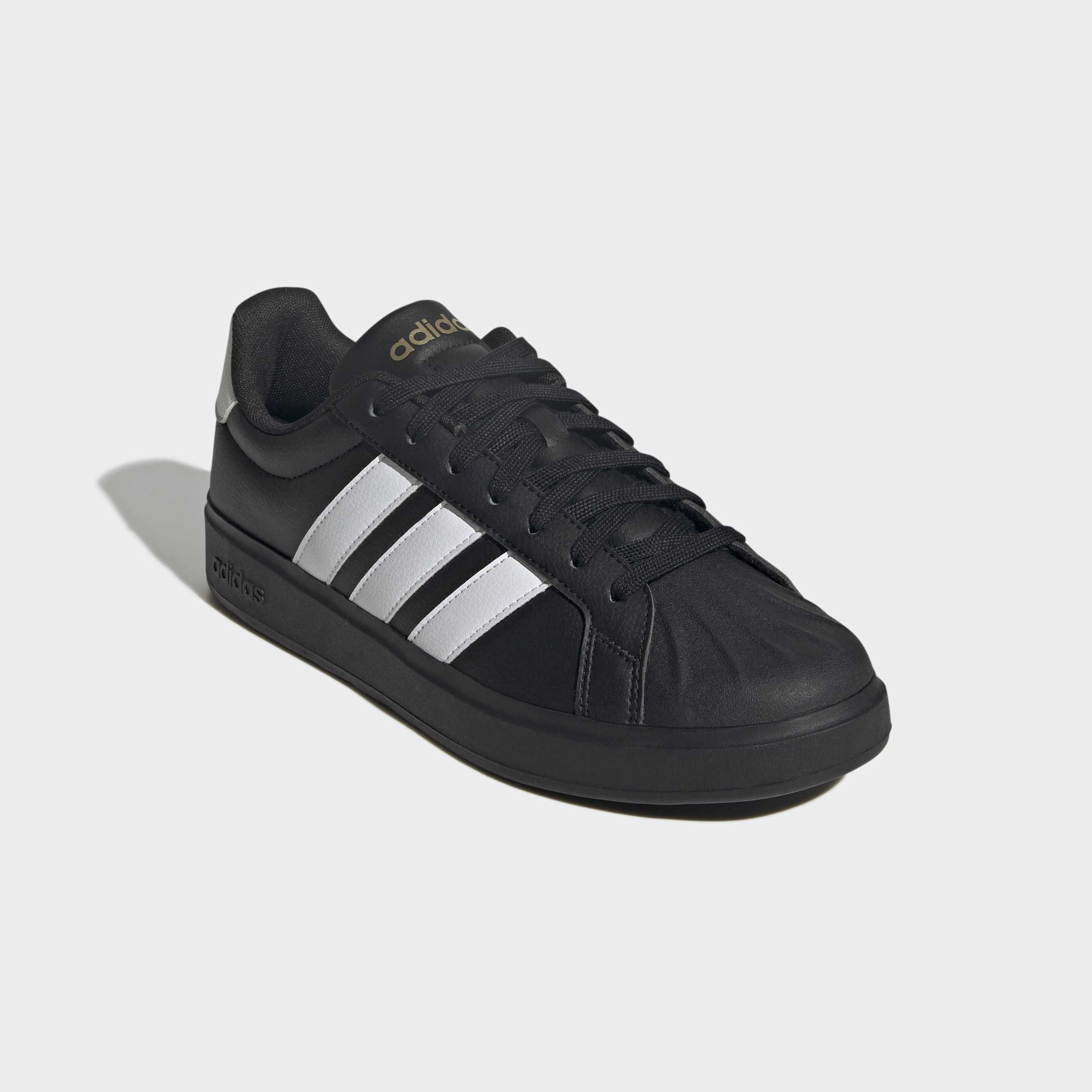 adidas Sportswear "STREETTALK" inspiriert vom Design des adidas Superstar