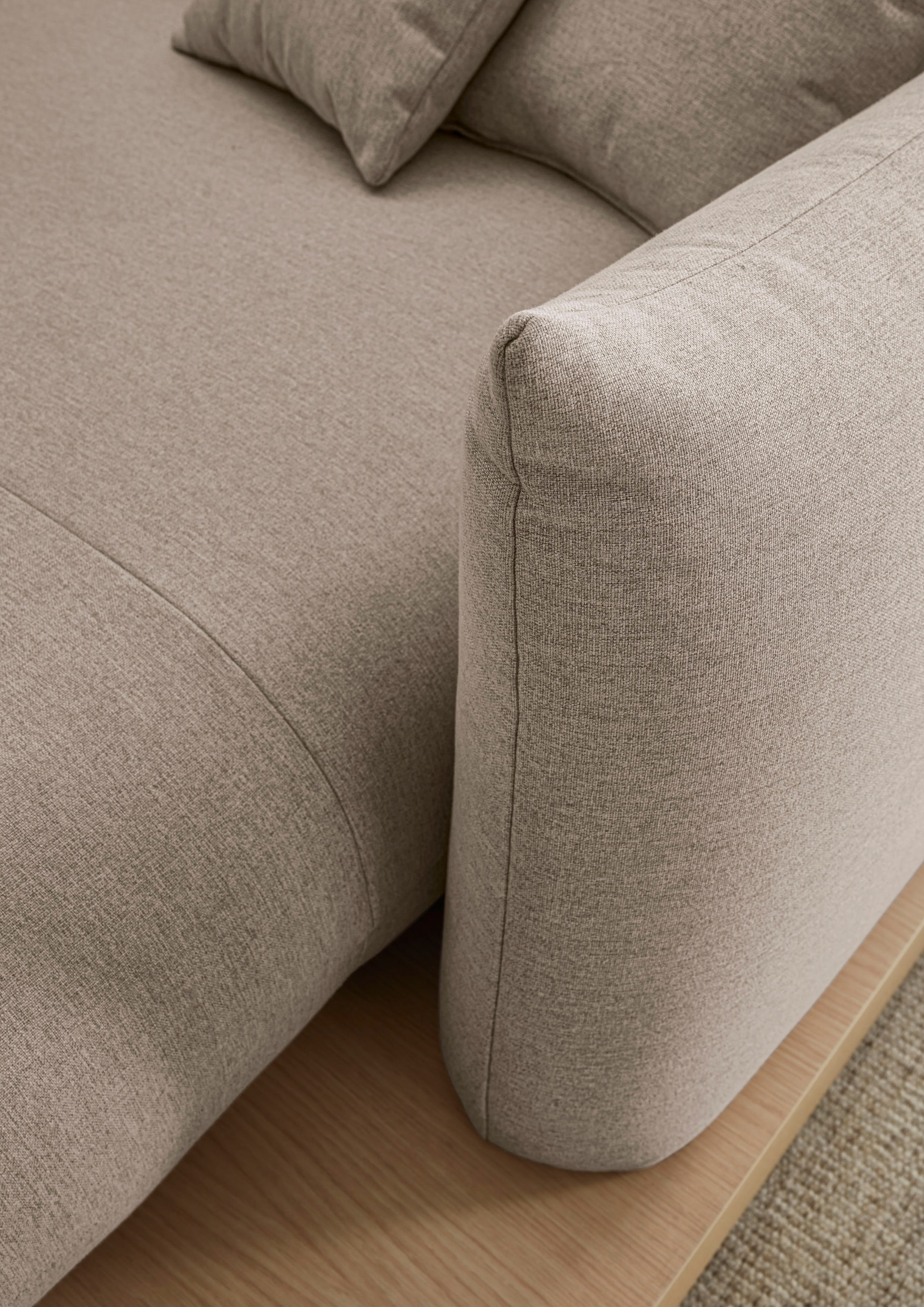 OTTO home Ecksofa »Kalix, Polsterecke mit kräftigem Holz-Plateau, moderne Couch in L-Form«, wahlweise Recamiere links o. rechts, Strukturstoff, hoher Sitzkomfort