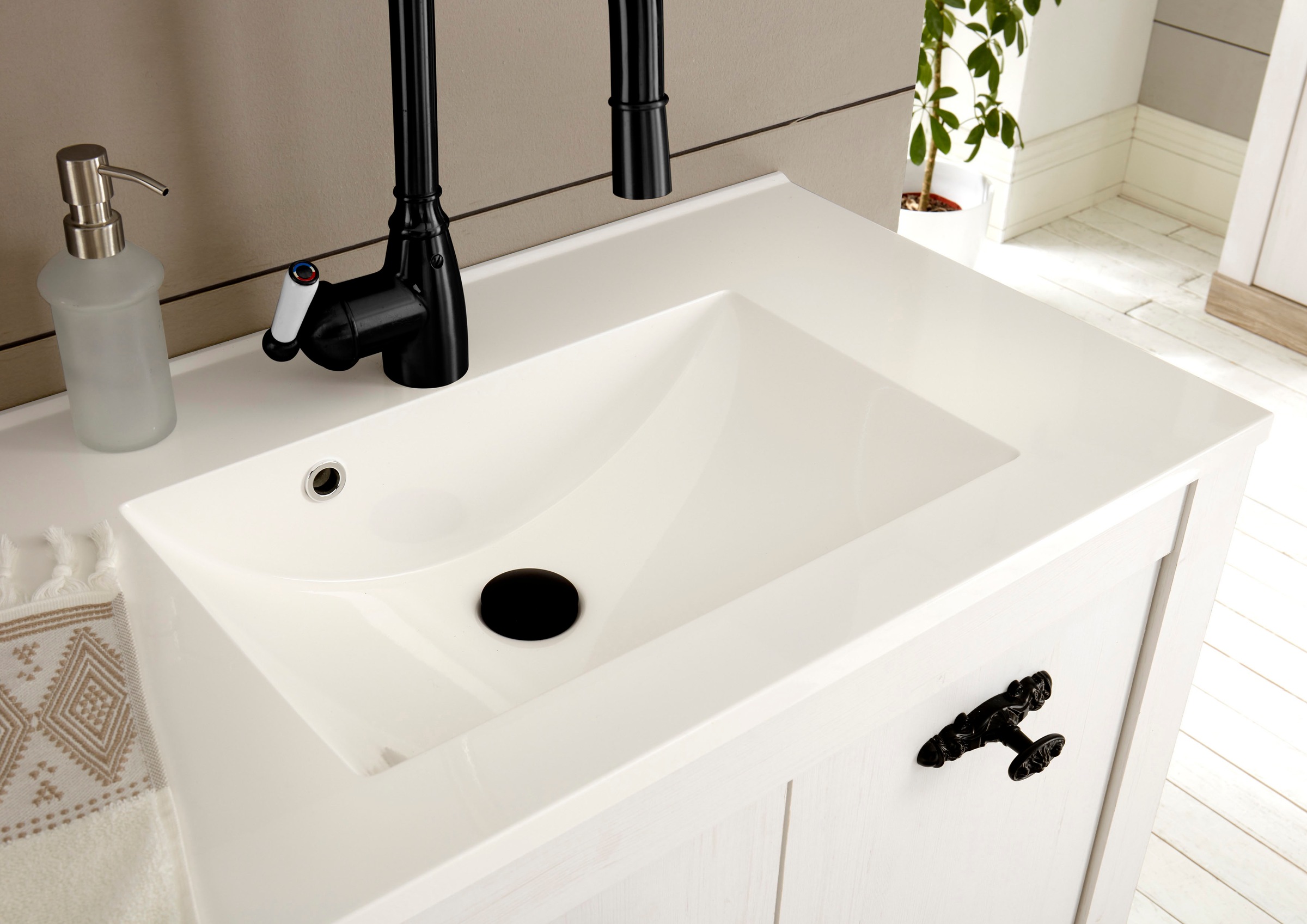 Home affaire Badmöbel-Set »Florenz, Bad im Landhausstil, 3-teiliges Badezimmer«, (3 St.), Hänge-Waschtisch, Schrank und Spiegel, in Pinie Weiß, Stauraum