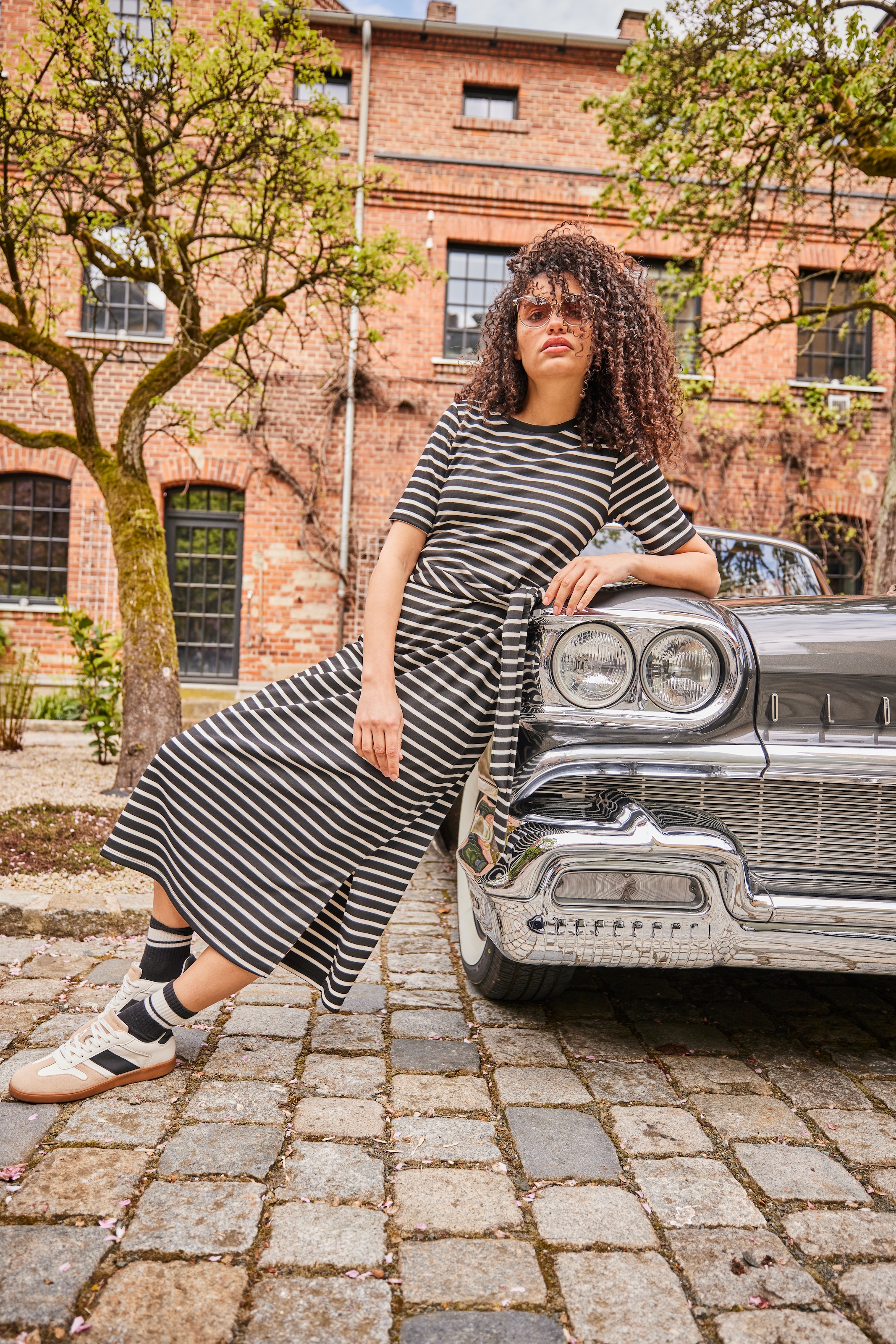 Aniston CASUAL Maxikleid, in Wickel-Optik durch seitliches Bindeband