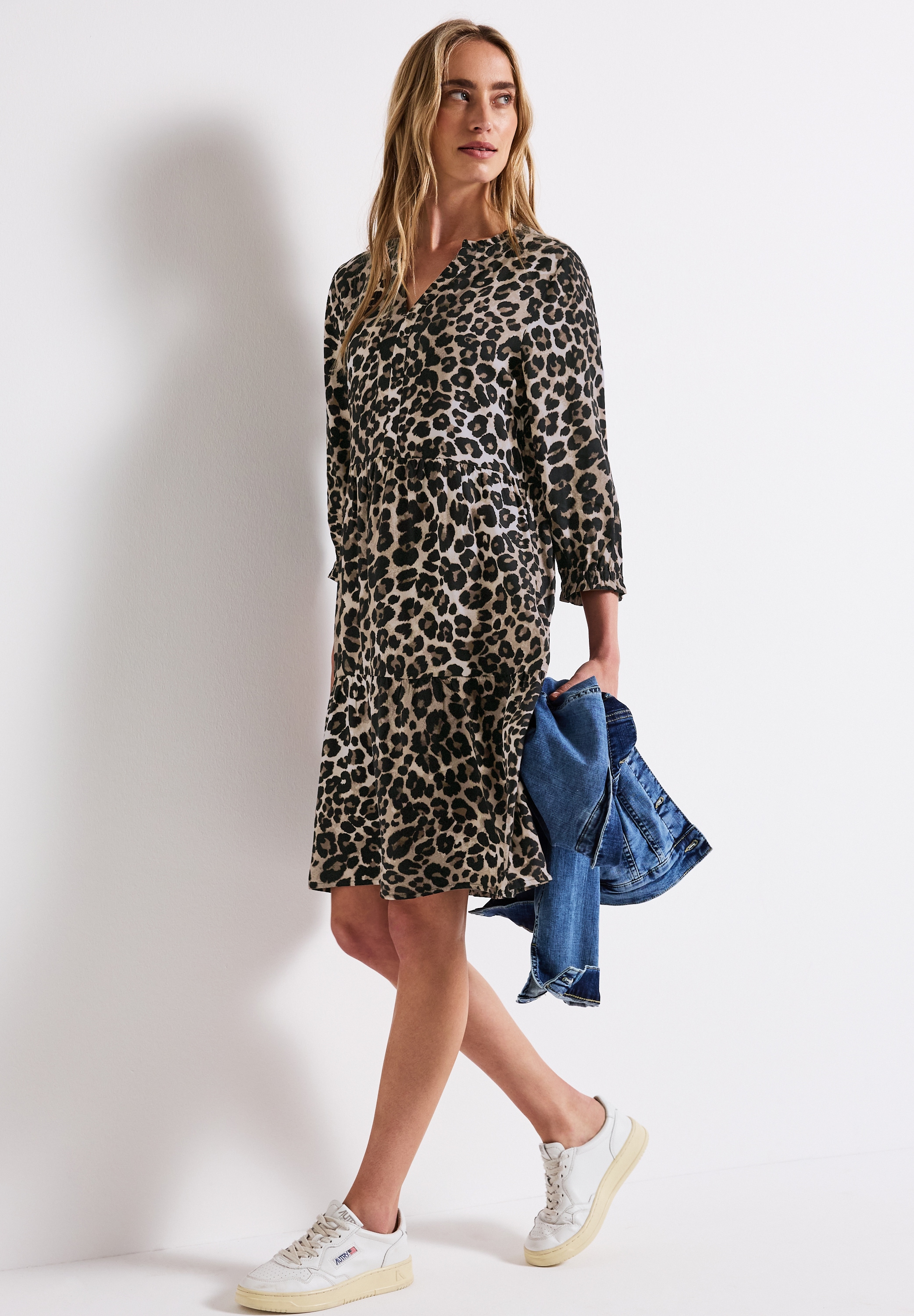 STREET ONE Midikleid, mit Volants und grafischem Muster