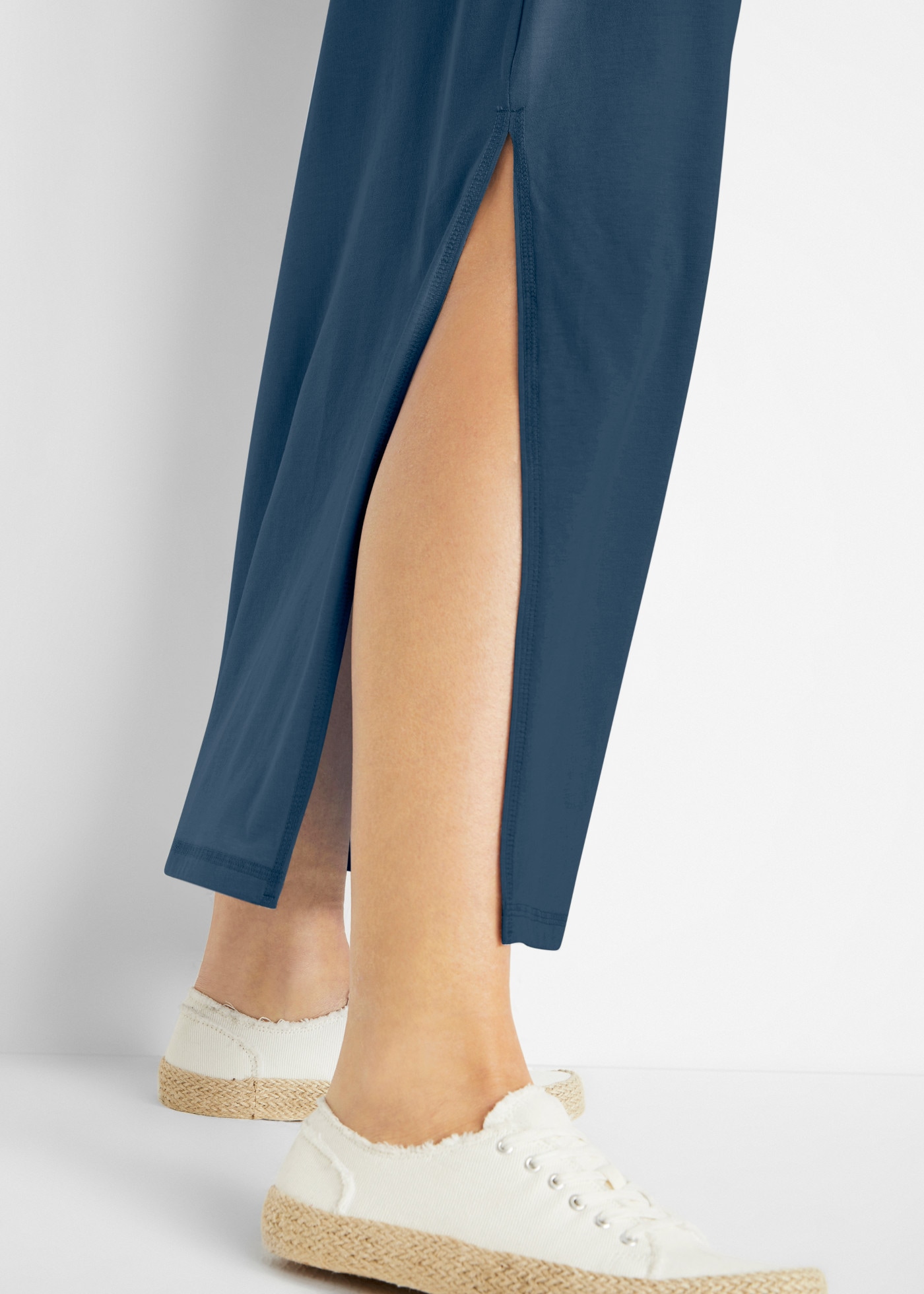 bonprix Jerseykleid aus Baumwolle und Polyester, seitlicher Schlitz, taillierte Passform