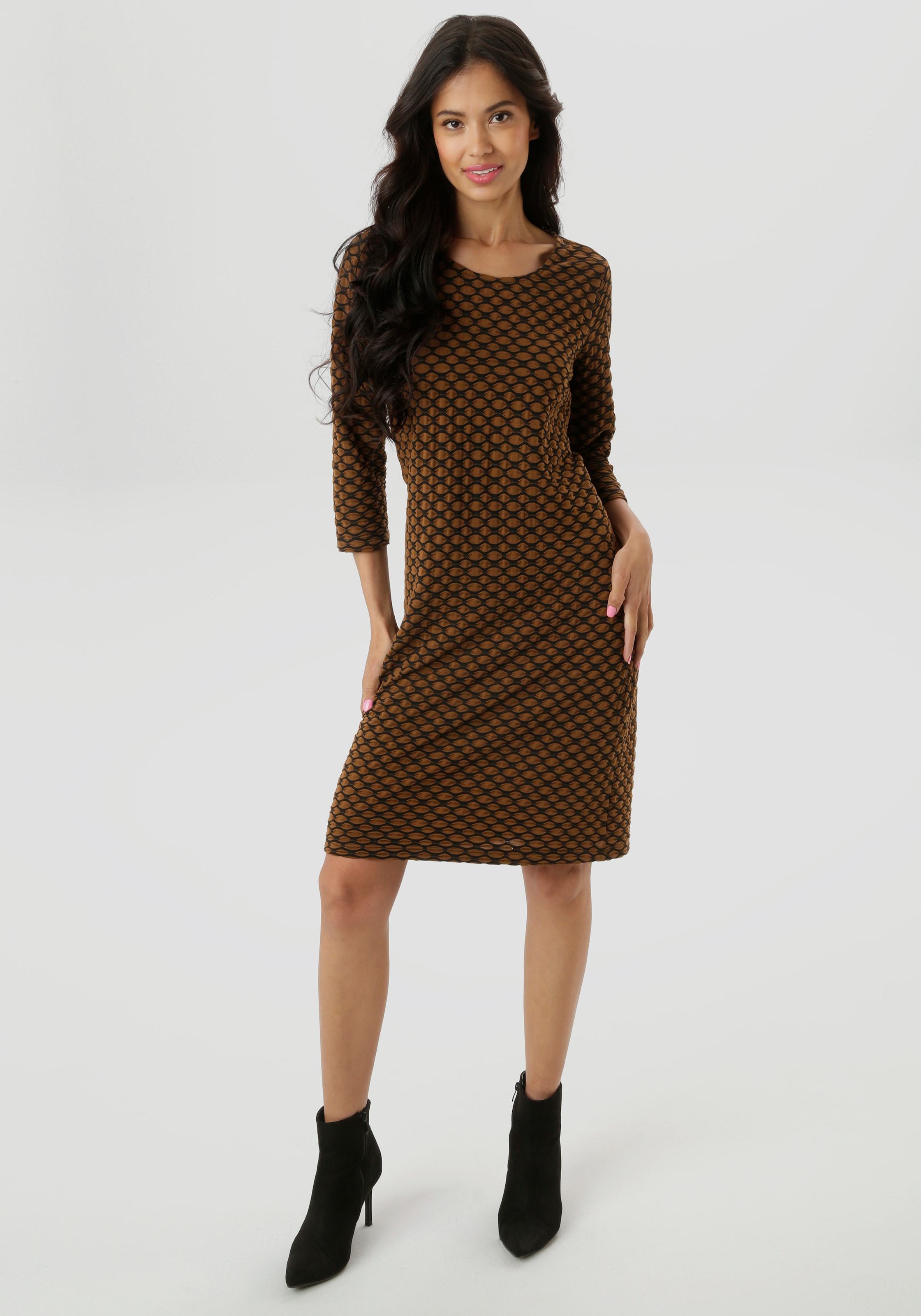 Aniston SELECTED Jerseykleid, mit schöner Oberflächenstruktur und Wellenmus günstig online kaufen