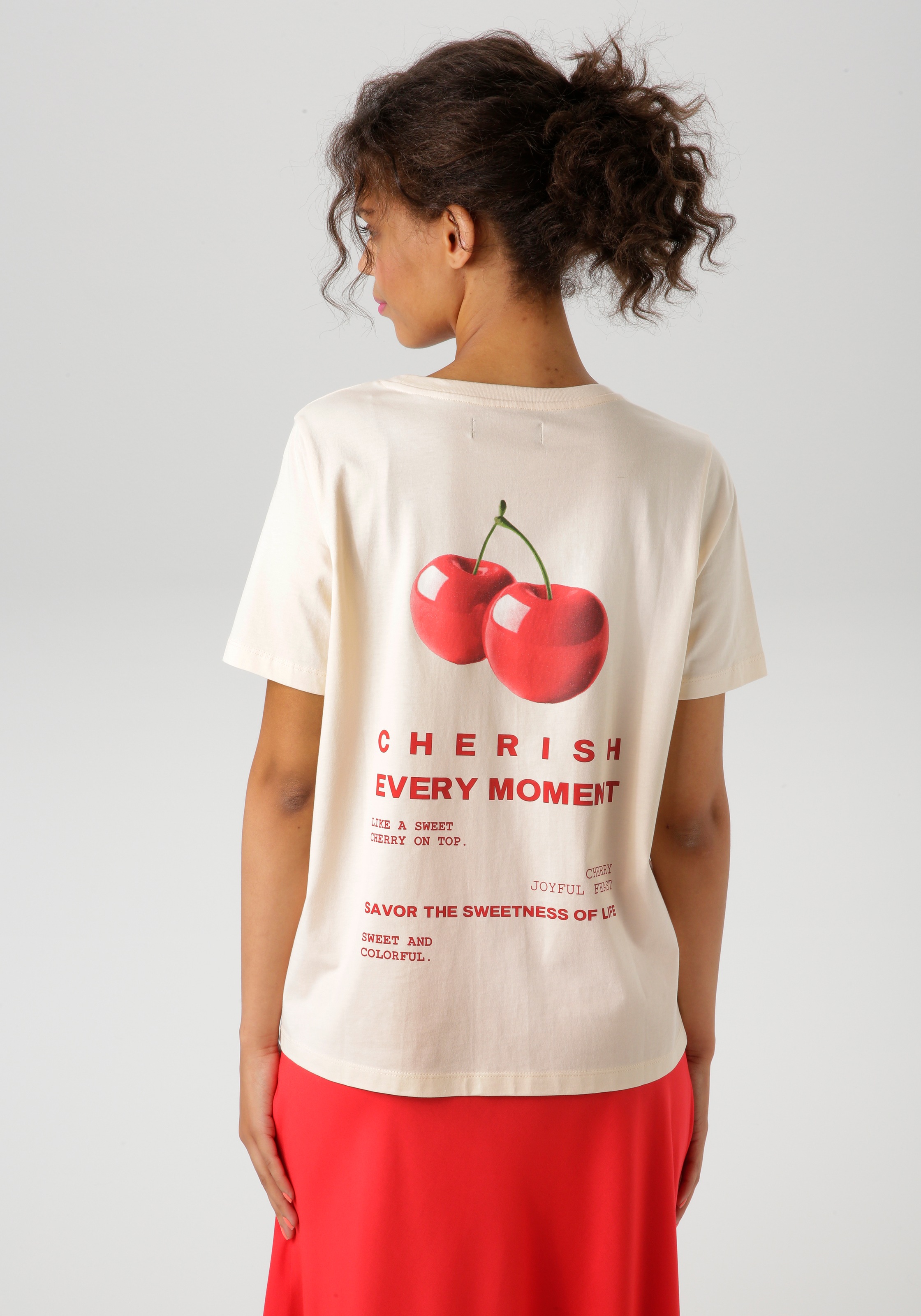 Aniston CASUAL T-Shirt, im Rücken mit Kirschen und Schriftzügen bedruckt günstig online kaufen