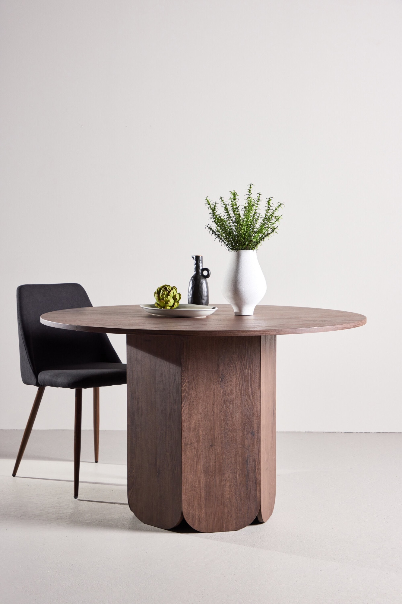 Venture Home Esstisch "Tekla, runder Esstisch in warmem Mokka, gerippte Basis, Ø 120 cm" Esszimmertisch, MDF, Papierlaminat, zentraler Mittelfuß, geräumig