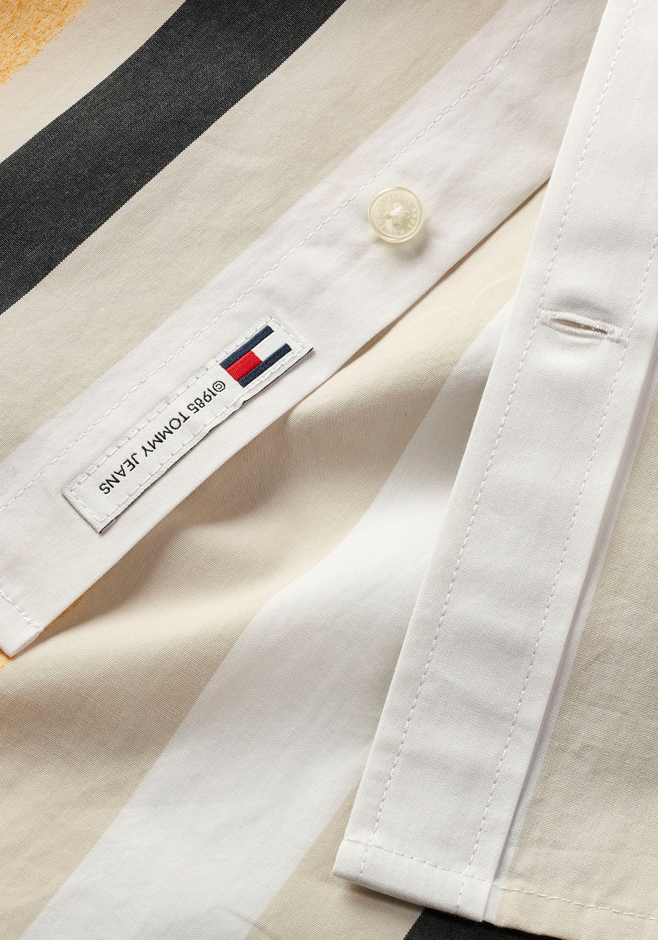 Tommy Jeans Kurzarmhemd »TJM RLX STRIPES SHIRT« mit mehrfarbigen Streifen