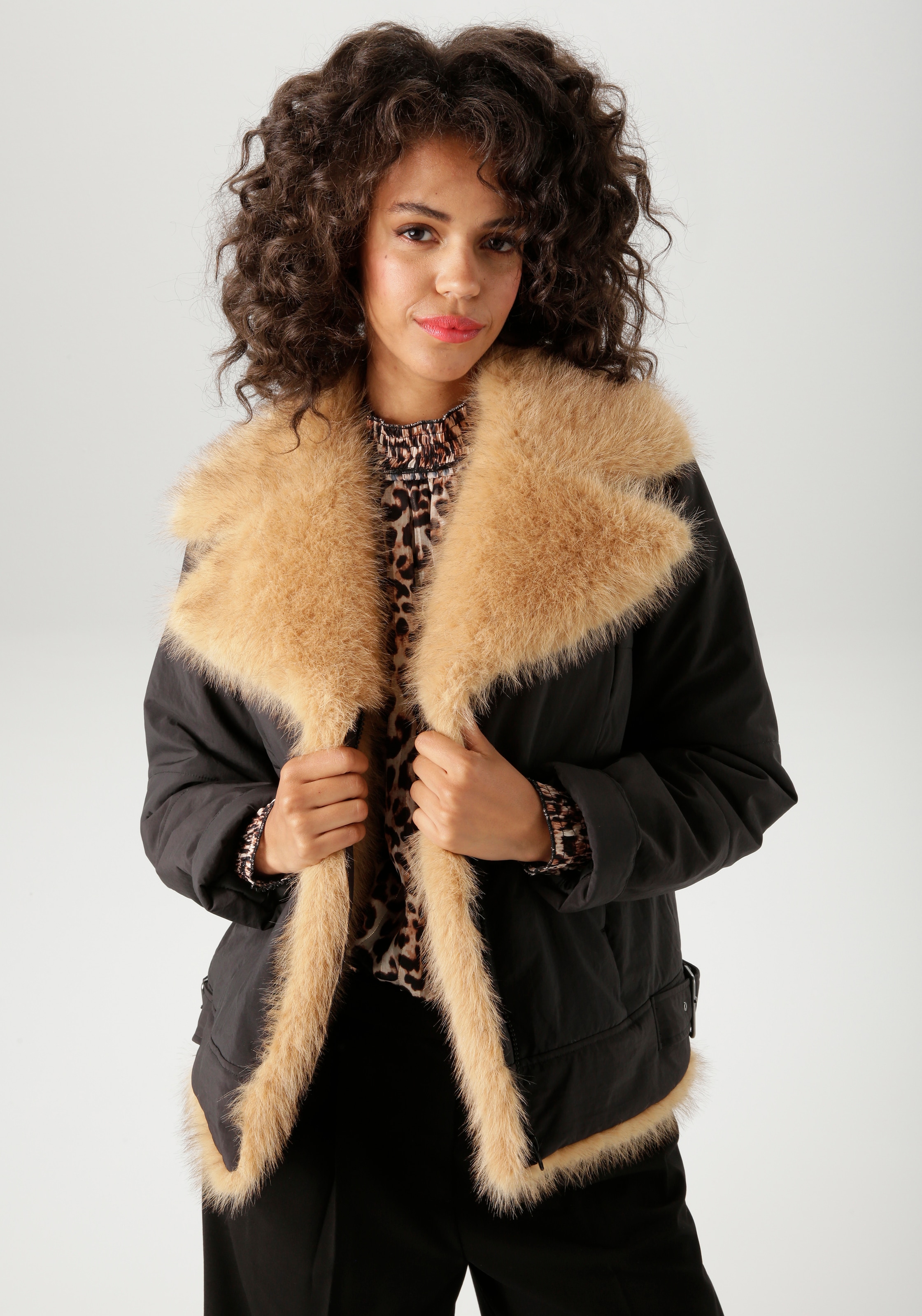 Aniston CASUAL Outdoorjacke mit flauschigem Fellimitat verziert