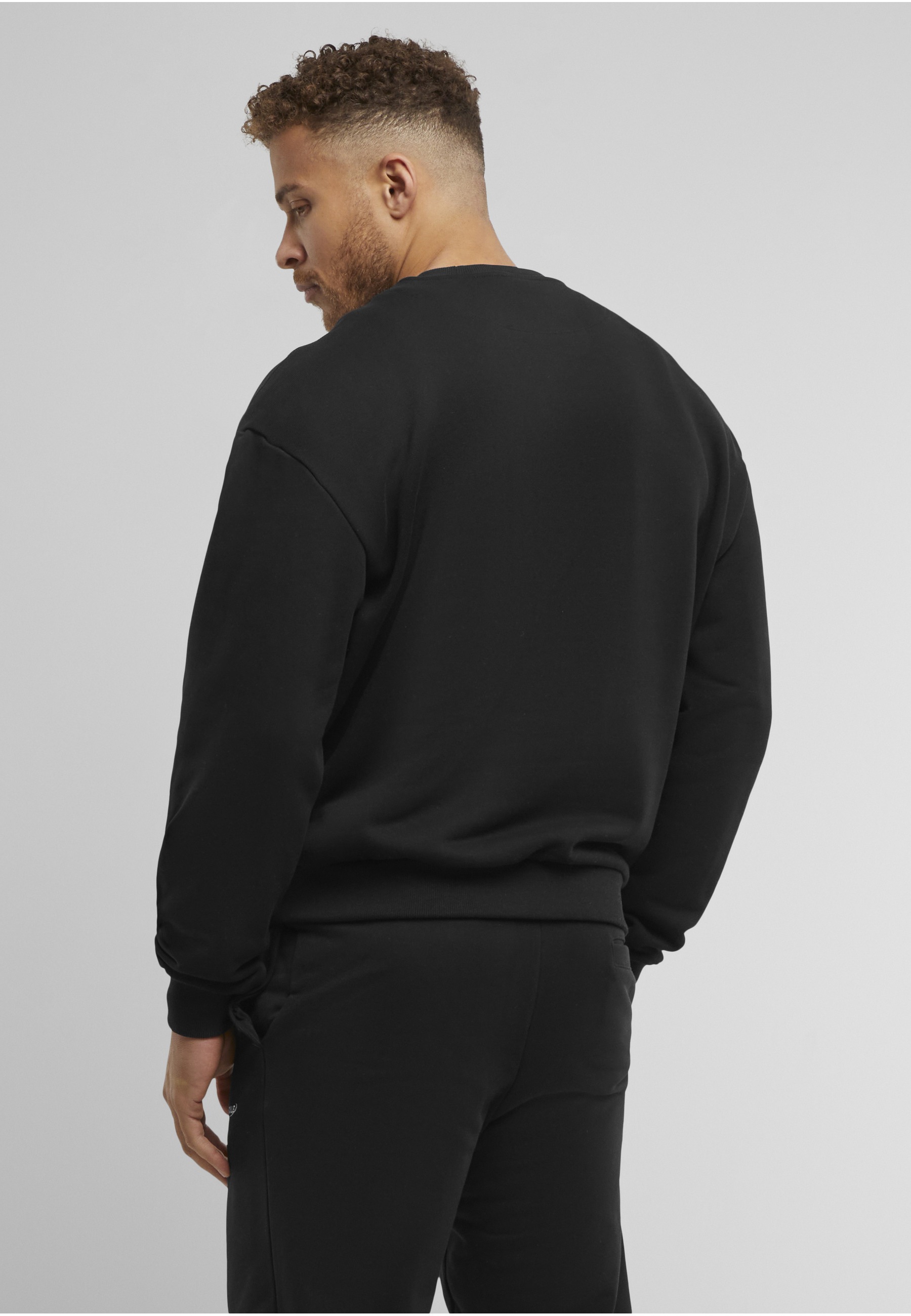 Upscale by Mister Tee Sweater »Upscale by Mister Tee Upscale Core EMB Oversize Crewneck«, 1 Stk.
