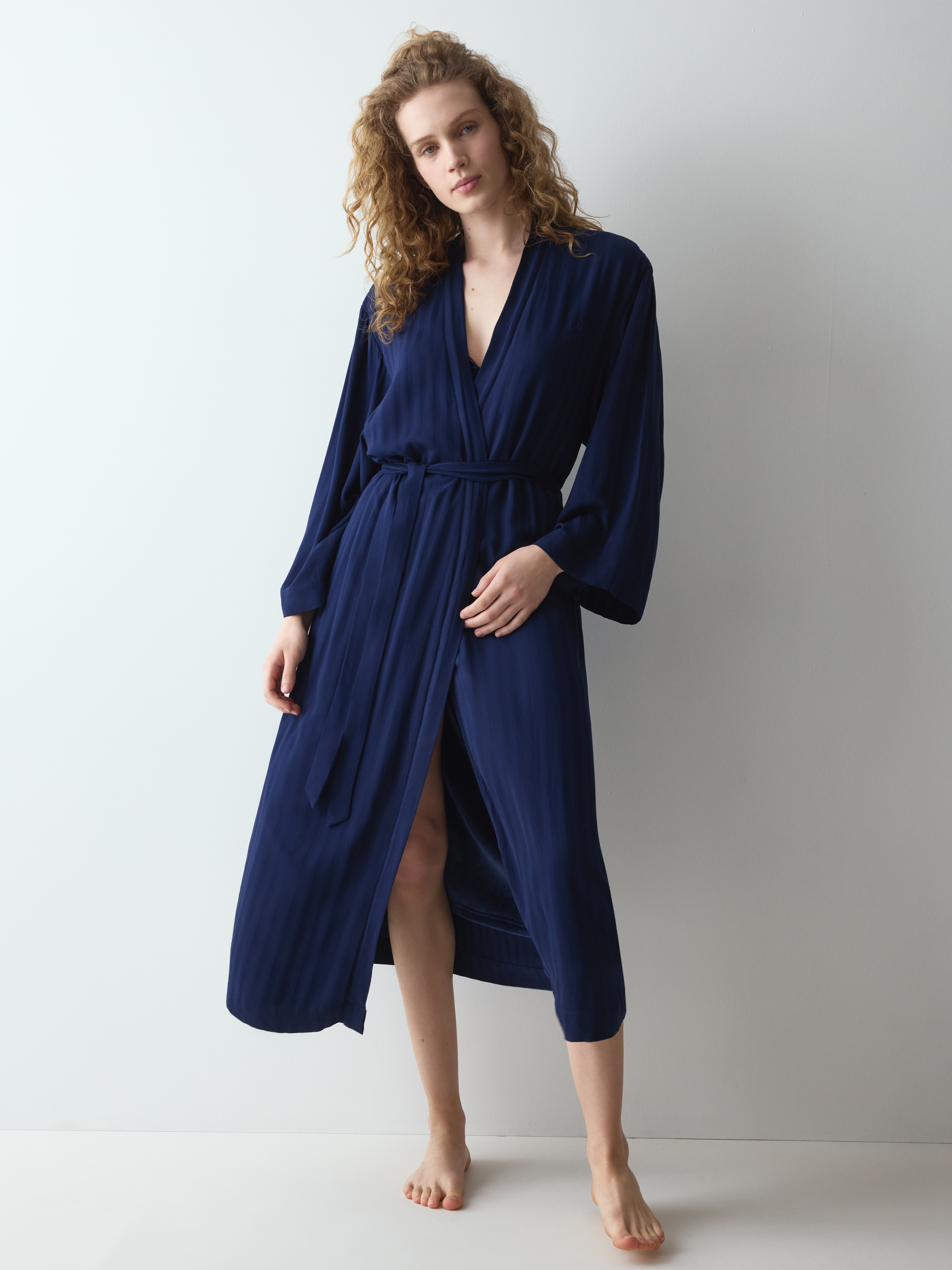 Triumph Morgenmantel "Amourette Jacquard Long Robe" elegant und weich