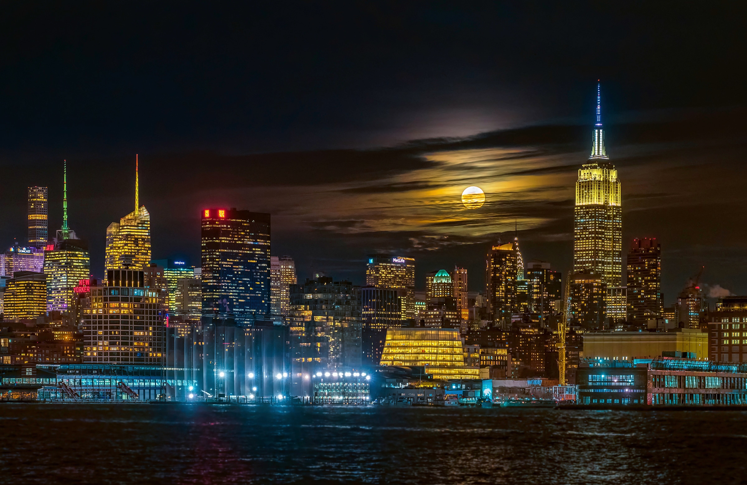 Papermoon Fototapete "Photo-Art HUA ZHU, SUPER BLUE MOON 2018, NEW YORK CITY"