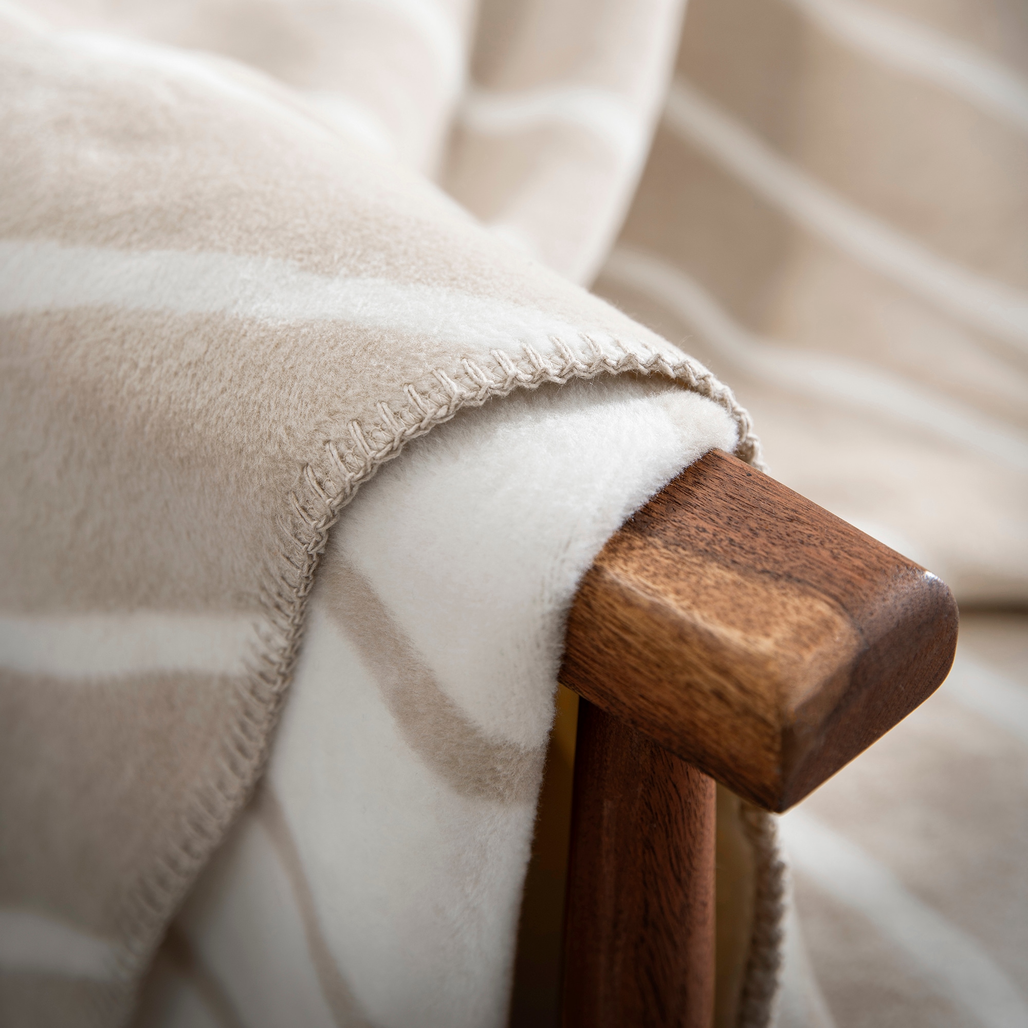 bugatti Wohndecke »bugatti« mit edlem Logo