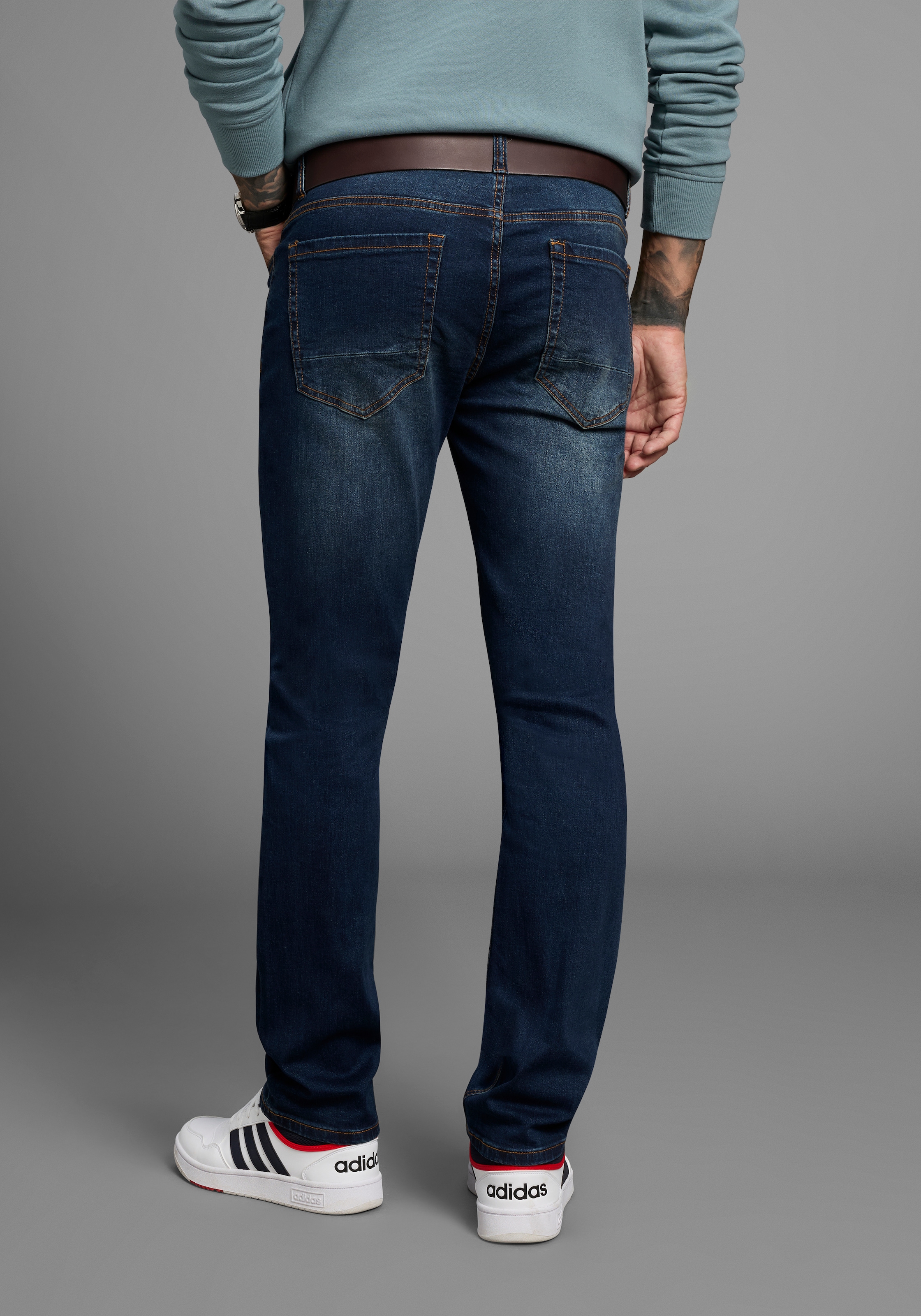 Bruno Banani Straight-Jeans »Hutch«, gerade Beinform, teilweise mit modischen Destroyed-Effekten